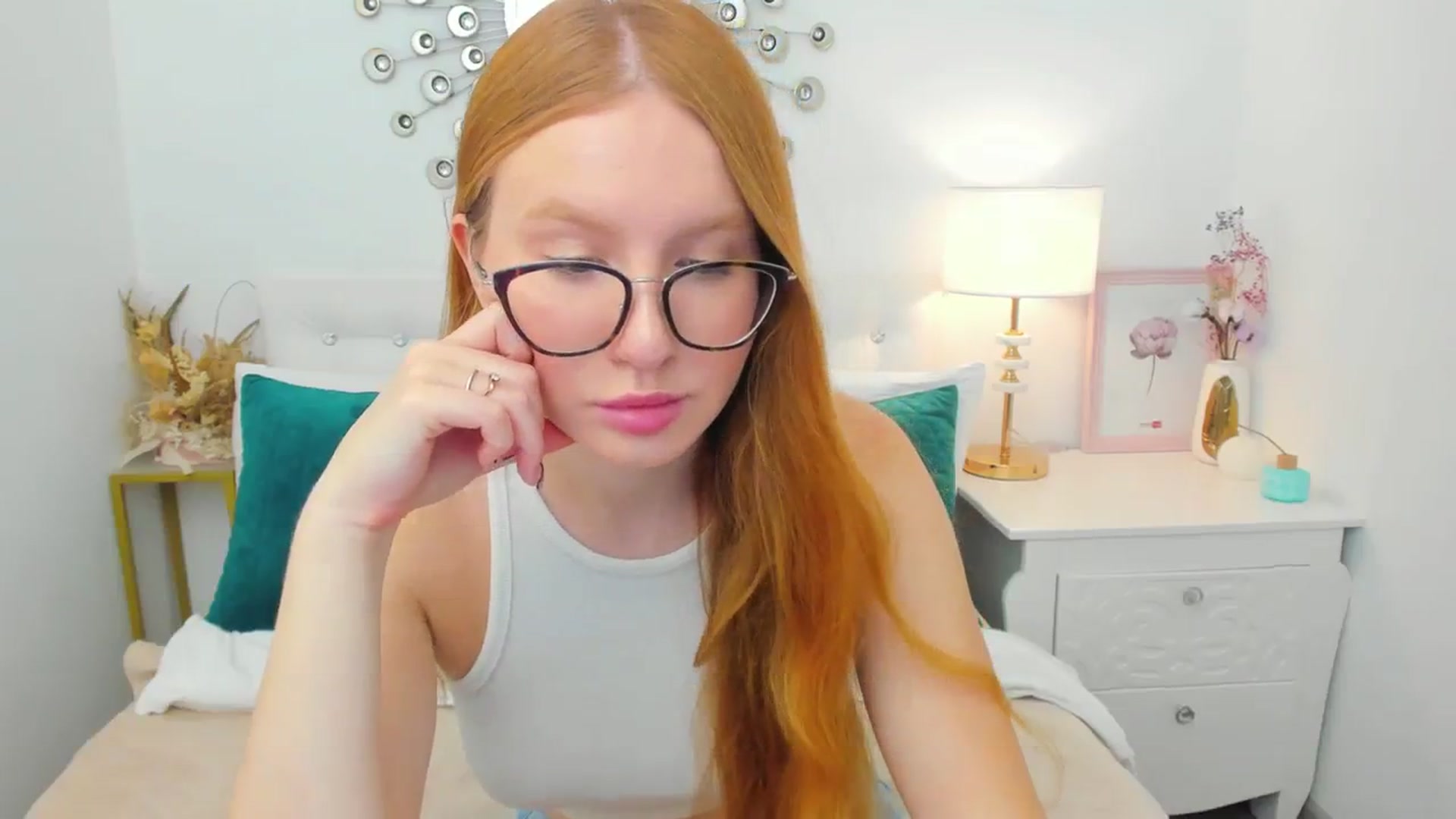 Gallery image thumbnail from MiyaFoxy's myfreecams stream on, 08/21/2023, 12:32 image 17 of 20