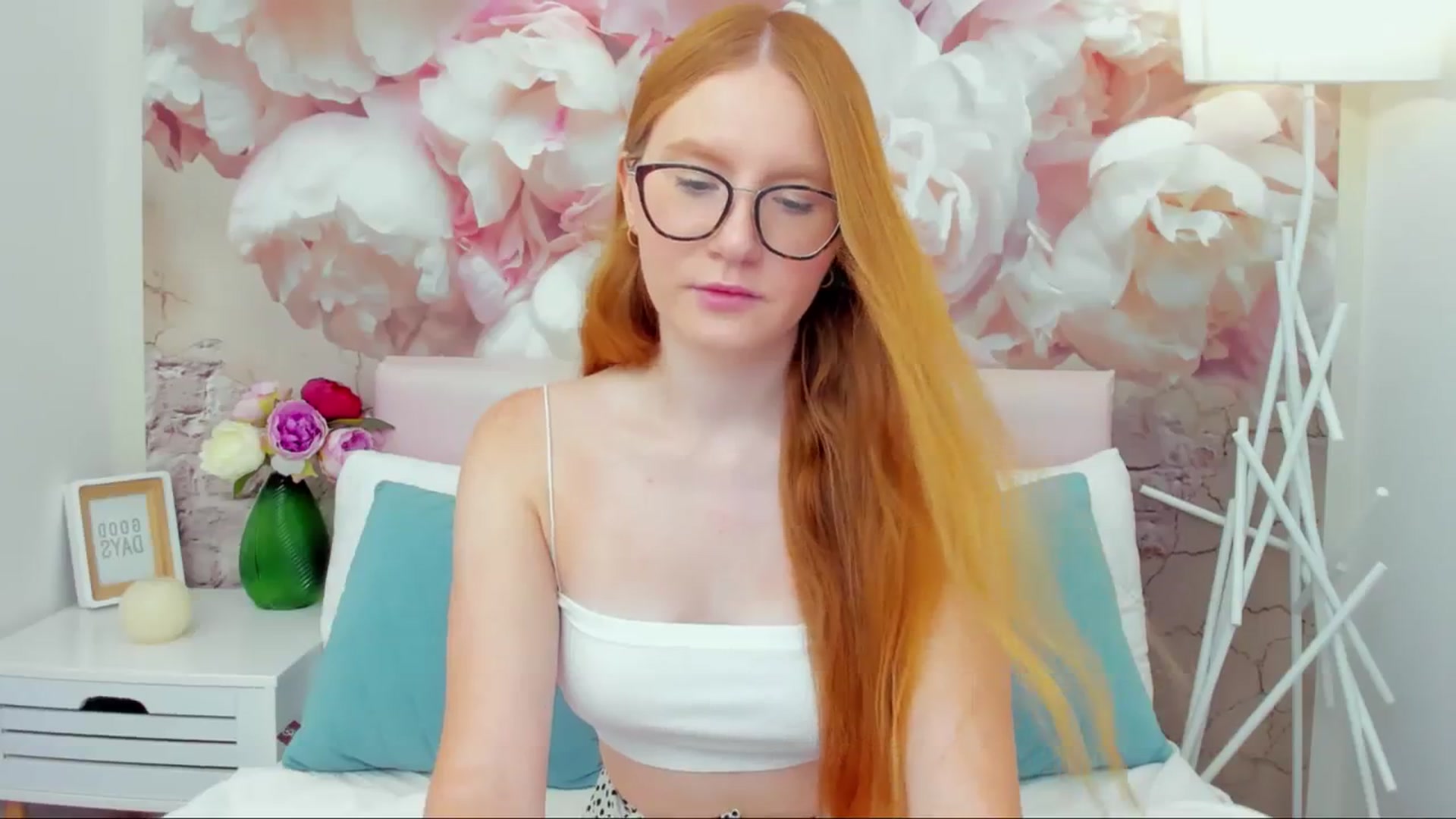 Gallery image thumbnail from MiyaFoxy's myfreecams stream on, 08/22/2023, 12:32 image 10 of 20