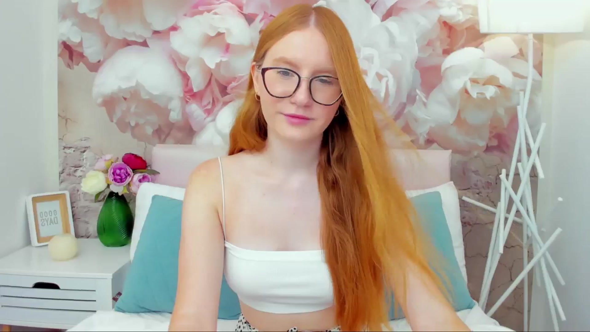 Gallery image thumbnail from MiyaFoxy's myfreecams stream on, 08/22/2023, 12:32 image 16 of 20