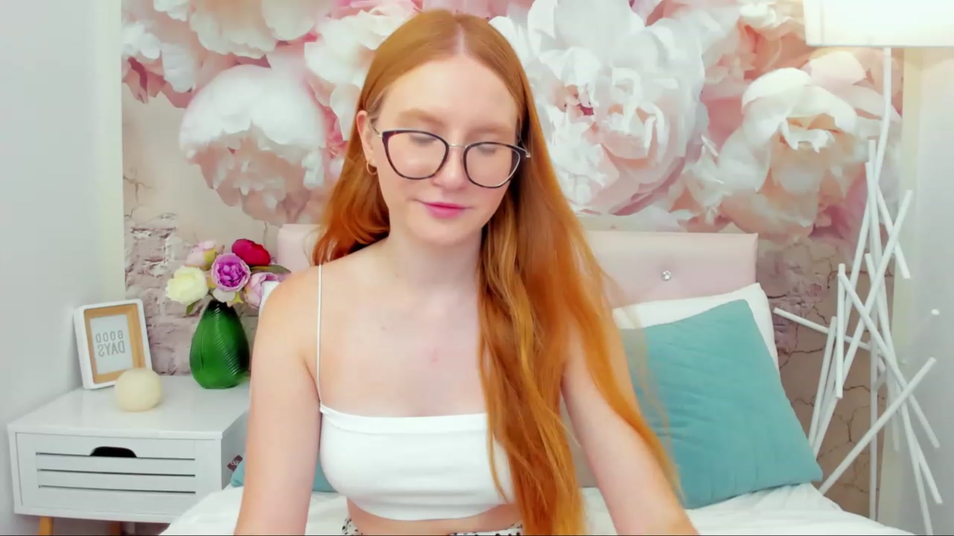 Gallery image thumbnail from MiyaFoxy's myfreecams stream on, 08/22/2023, 16:14 image 10 of 20