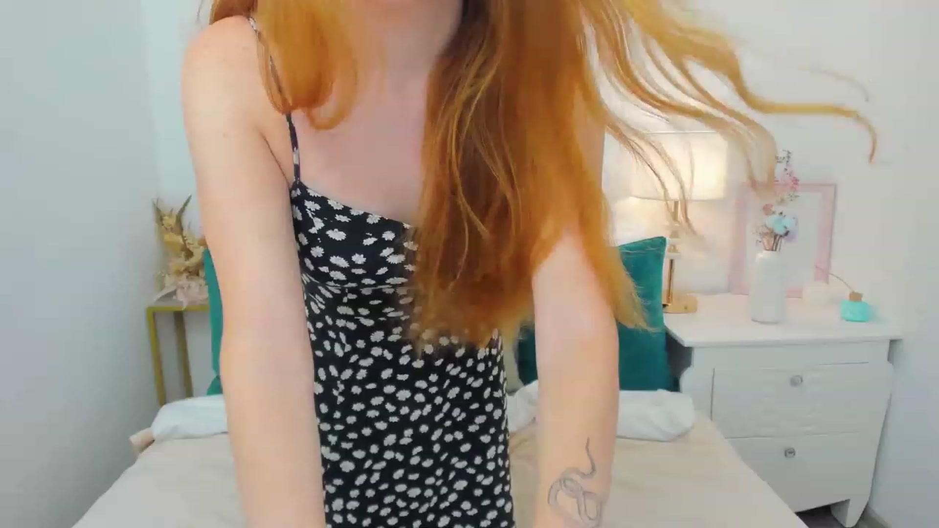 Gallery image thumbnail from MiyaFoxy's myfreecams stream on, 08/26/2023, 11:31 image 6 of 20