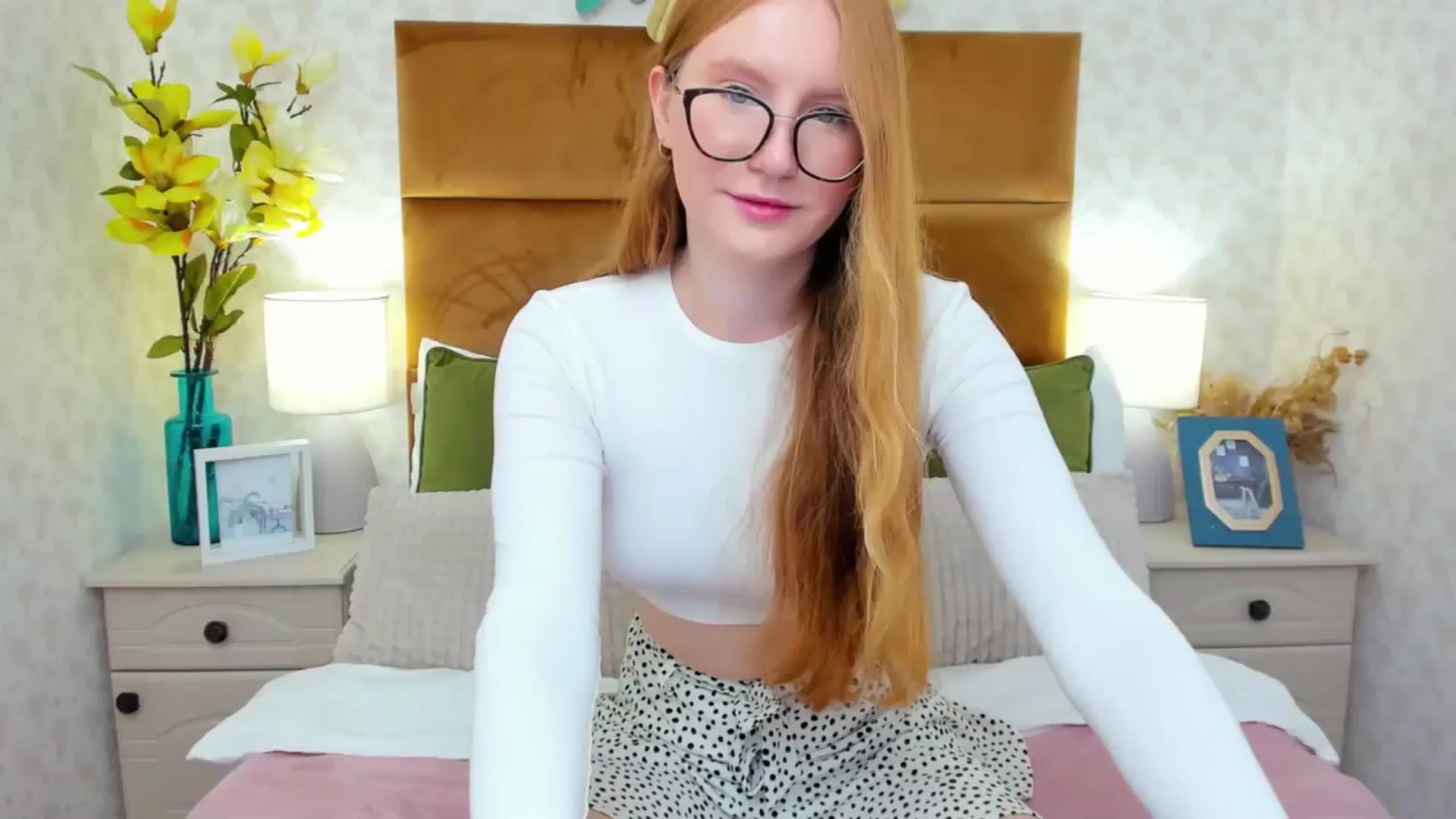 Gallery image thumbnail from MiyaFoxy's myfreecams stream on, 09/24/2023, 13:27 image 1 of 20