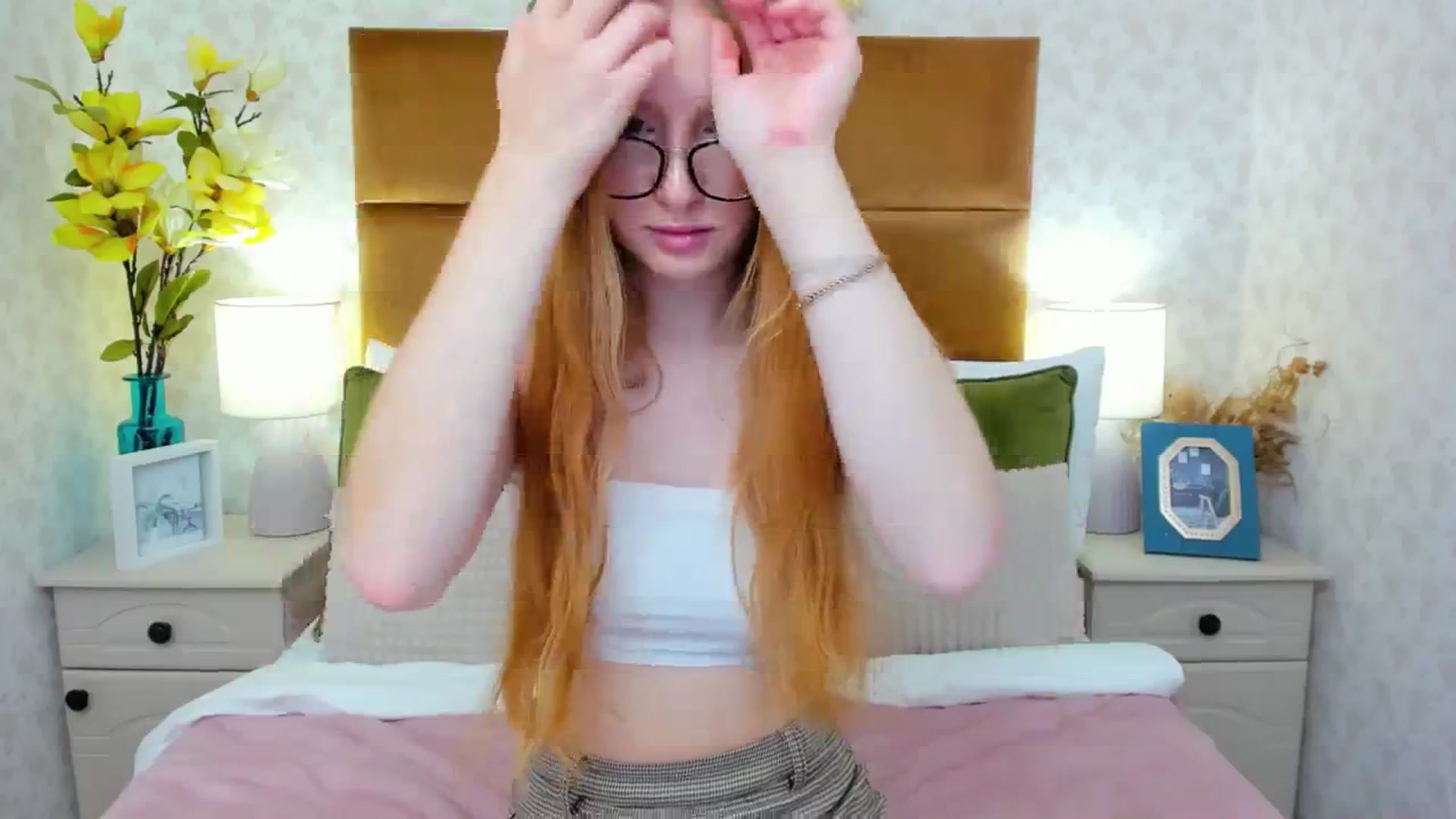 Gallery image thumbnail from MiyaFoxy's myfreecams stream on, 09/25/2023, 12:48 image 12 of 20