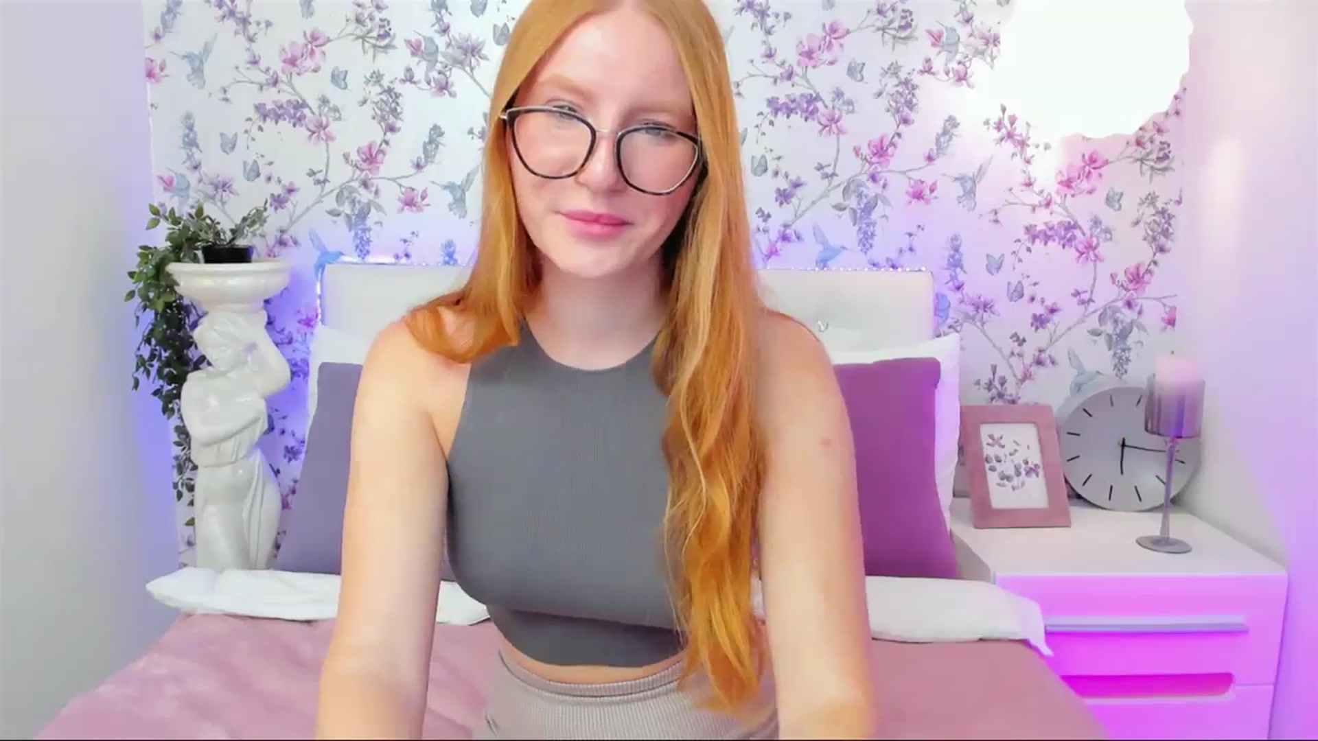 Gallery image thumbnail from MiyaFoxy's myfreecams stream on, 10/08/2023, 14:10 image 12 of 20