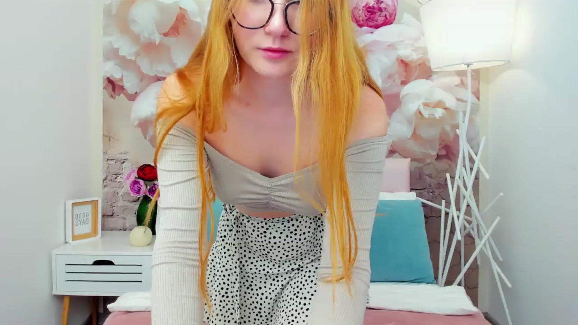 Gallery image thumbnail from MiyaFoxy's myfreecams stream on, 10/17/2023, 14:07 image 8 of 20