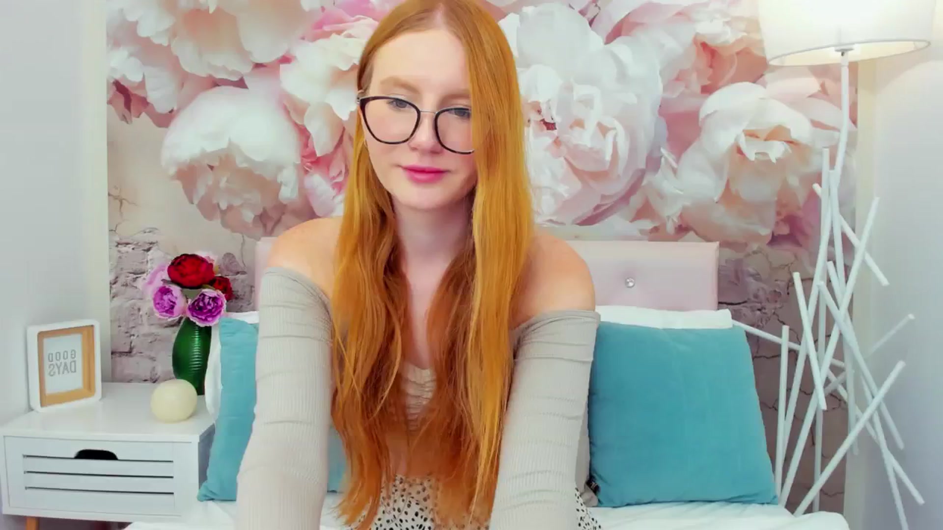 Gallery image thumbnail from MiyaFoxy's myfreecams stream on, 10/17/2023, 14:07 image 3 of 20