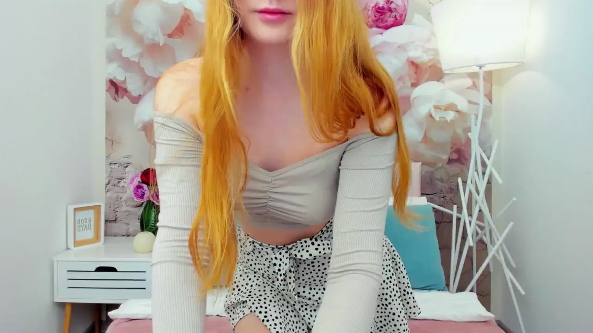 Gallery image thumbnail from MiyaFoxy's myfreecams stream on, 10/17/2023, 14:07 image 6 of 20