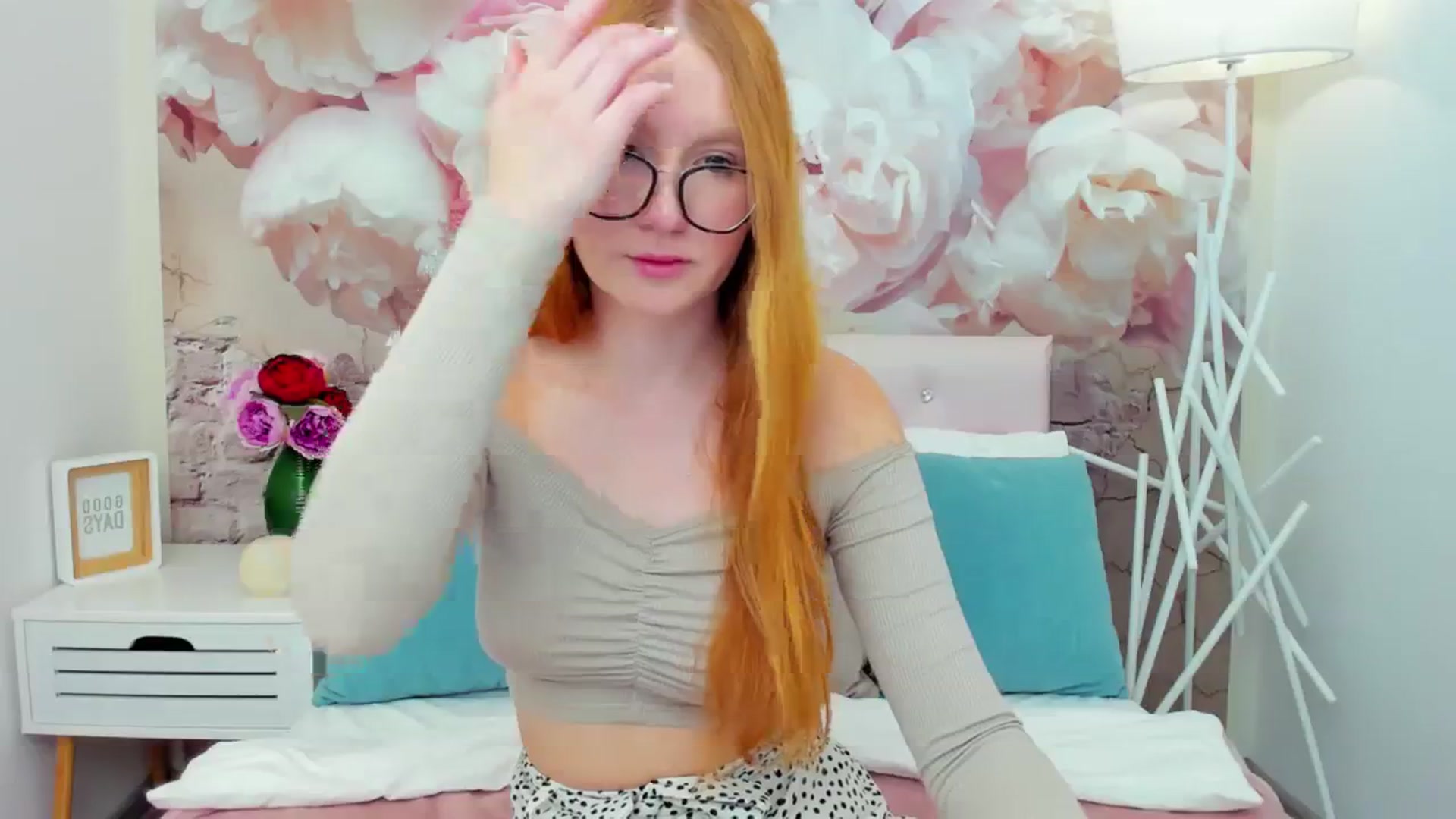 Gallery image thumbnail from MiyaFoxy's myfreecams stream on, 10/17/2023, 14:07 image 11 of 20