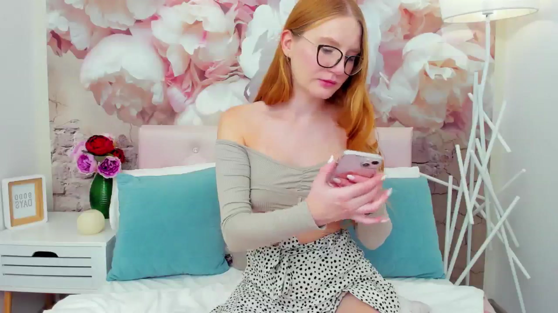 Gallery image thumbnail from MiyaFoxy's myfreecams stream on, 10/17/2023, 14:58 image 9 of 20