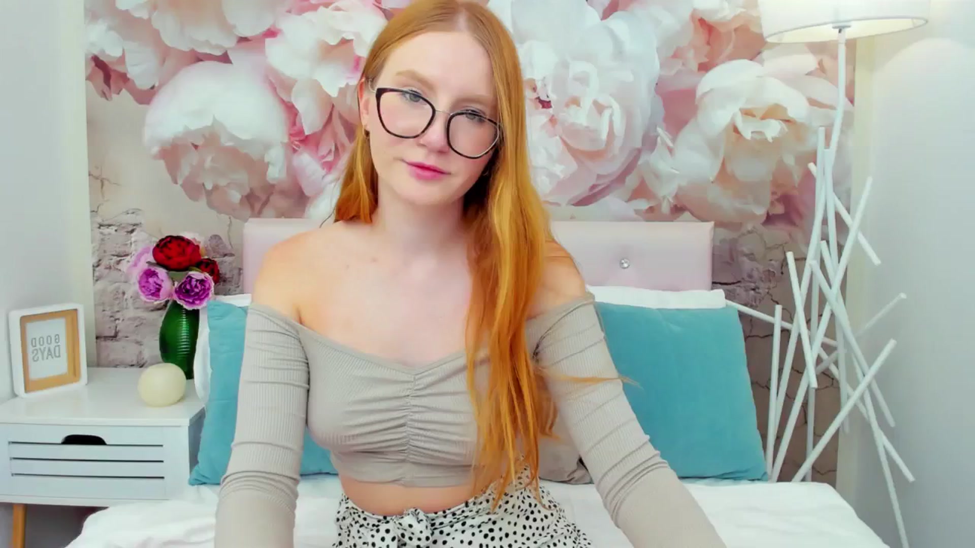 Gallery image thumbnail from MiyaFoxy's myfreecams stream on, 10/17/2023, 14:58 image 14 of 20