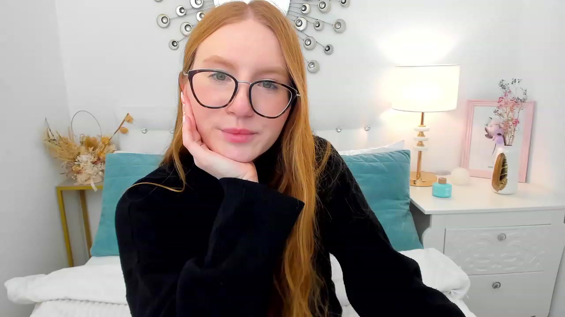 Gallery image thumbnail from MiyaFoxy's myfreecams stream on, 11/12/2023, 20:00 image 18 of 20