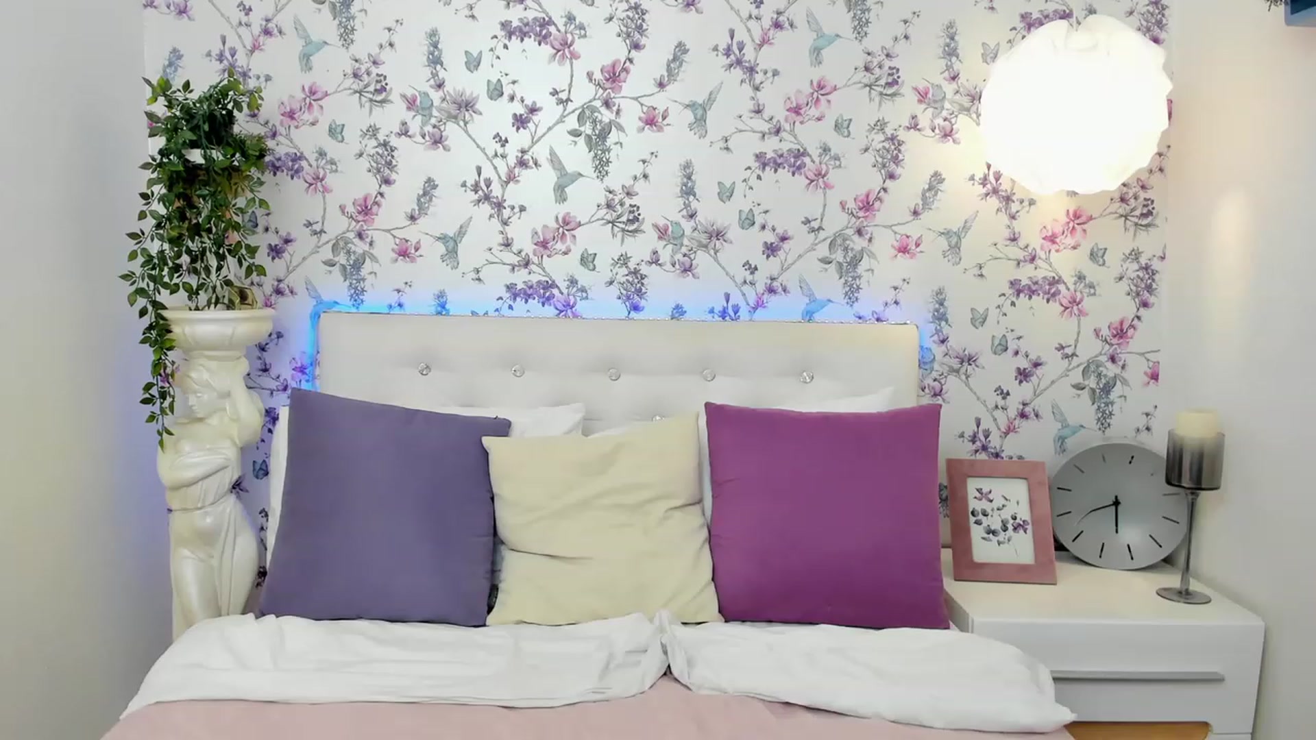 Gallery image thumbnail from MiyaFoxy's myfreecams stream on, 11/18/2023, 19:12 image 16 of 20
