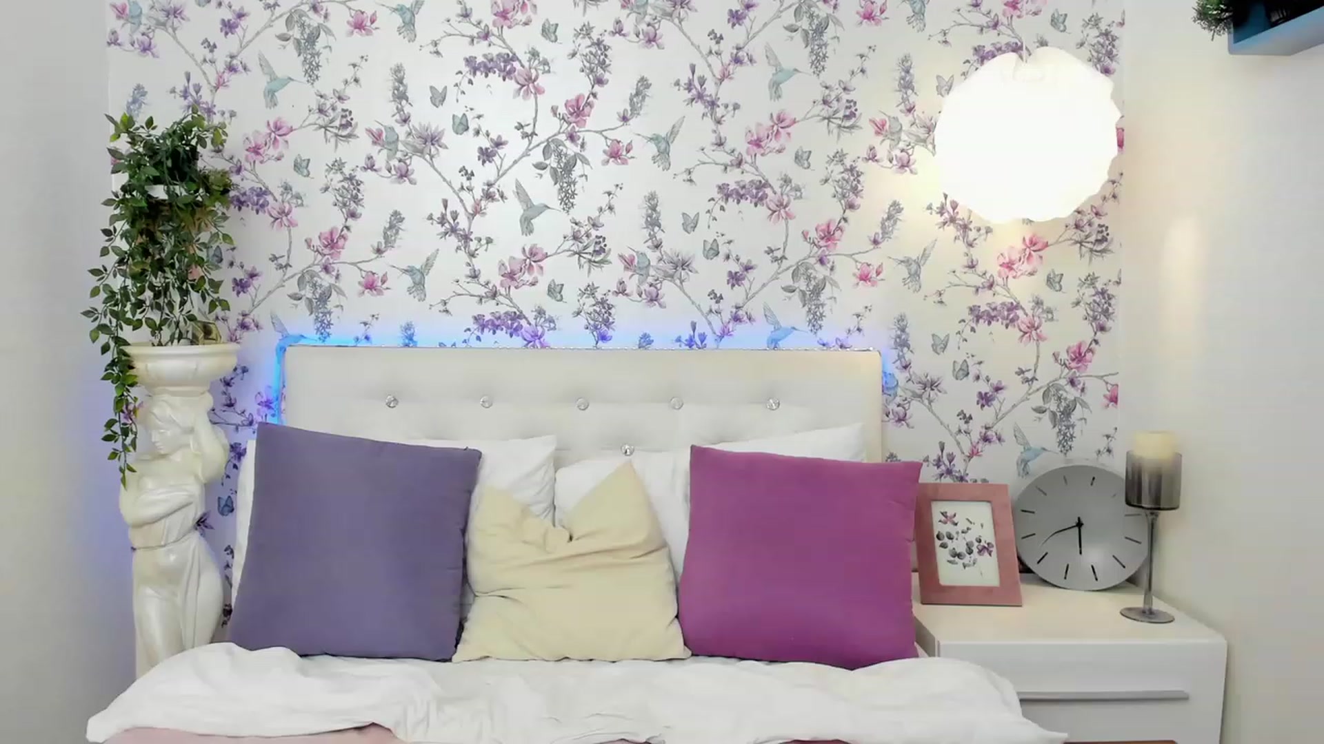 Gallery image thumbnail from MiyaFoxy's myfreecams stream on, 11/18/2023, 19:52 image 11 of 20