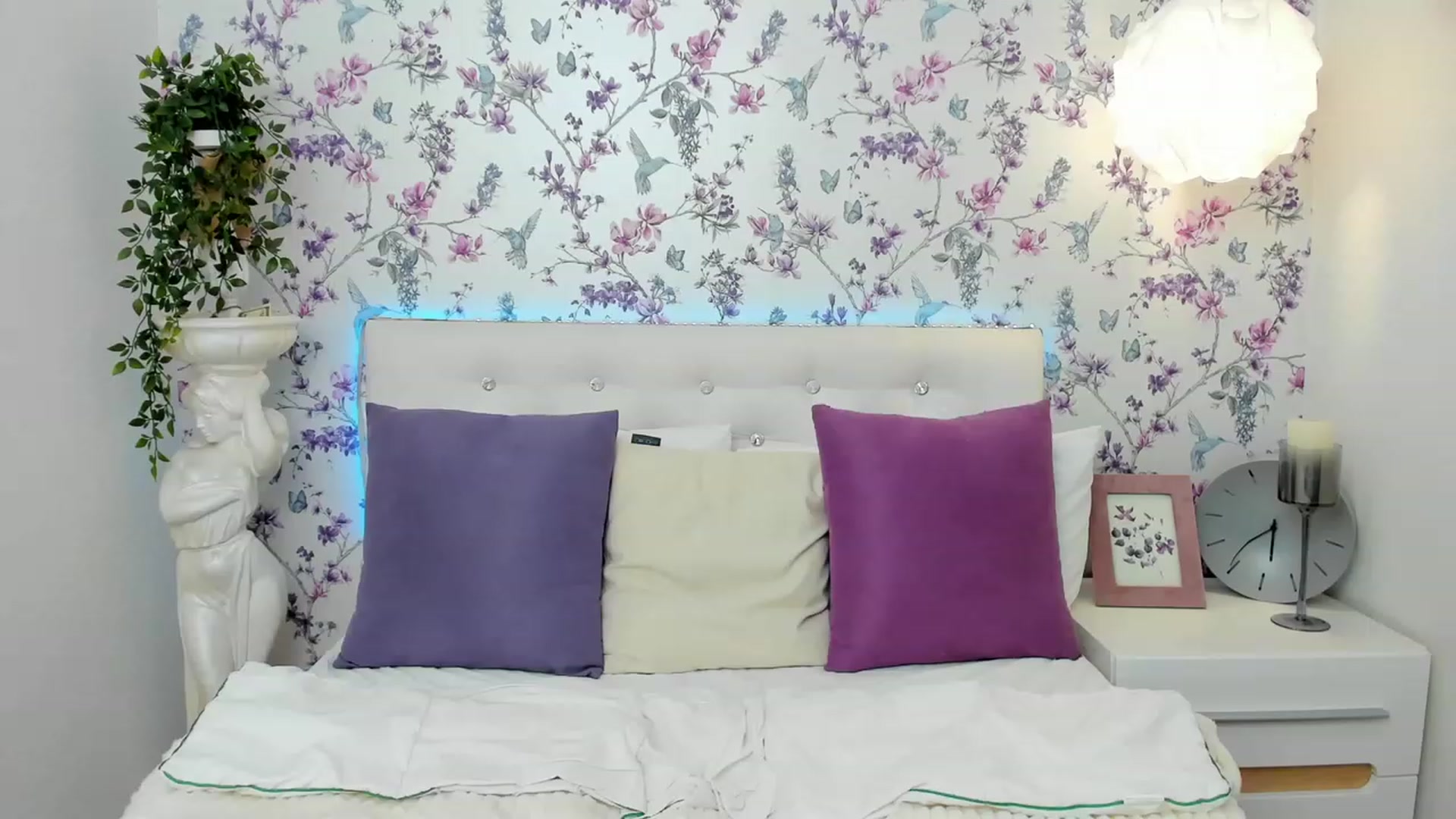 Gallery image thumbnail from MiyaFoxy's myfreecams stream on, 12/04/2023, 14:46 image 12 of 20
