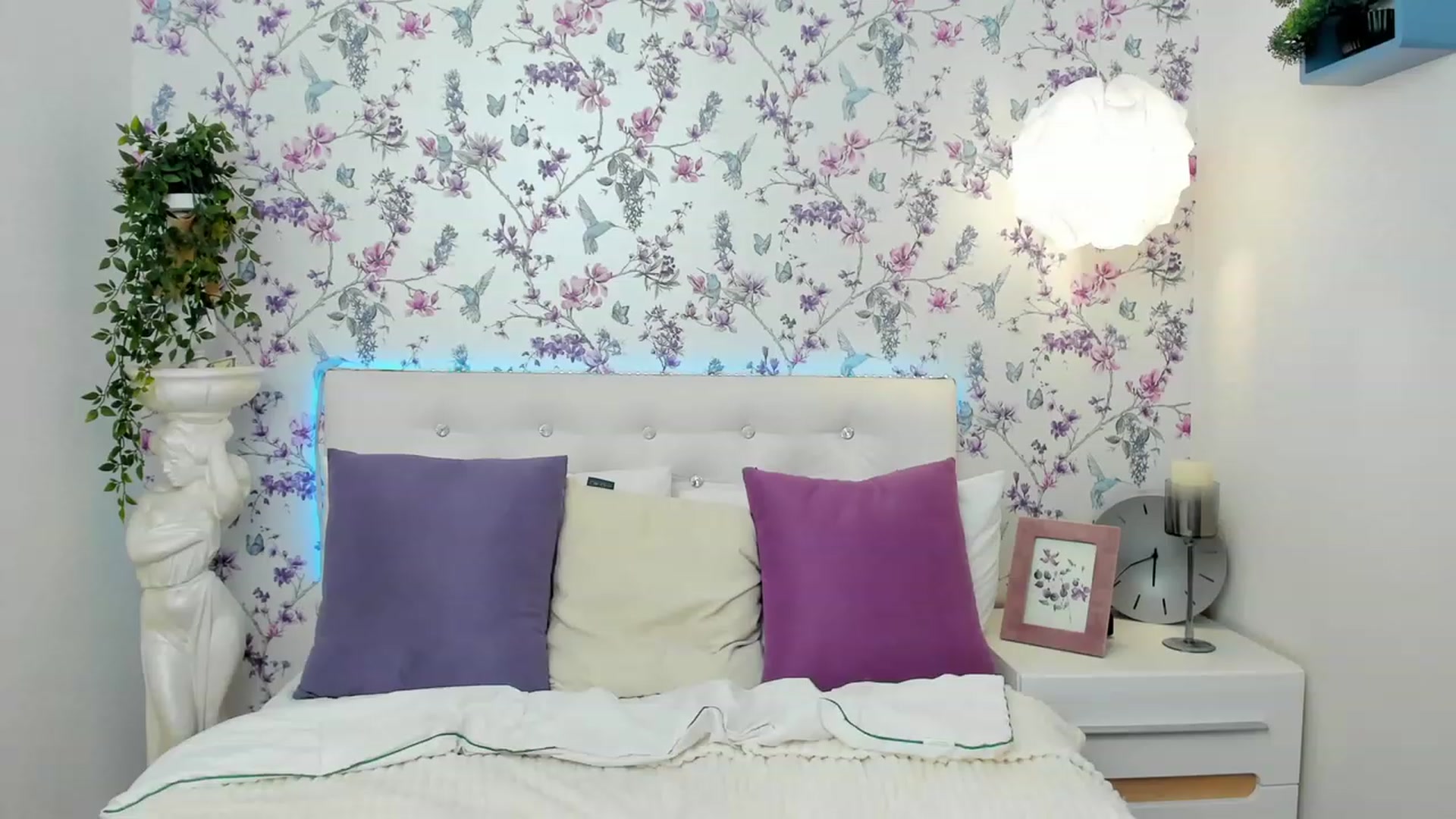 Gallery image thumbnail from MiyaFoxy's myfreecams stream on, 12/04/2023, 18:02 image 16 of 20