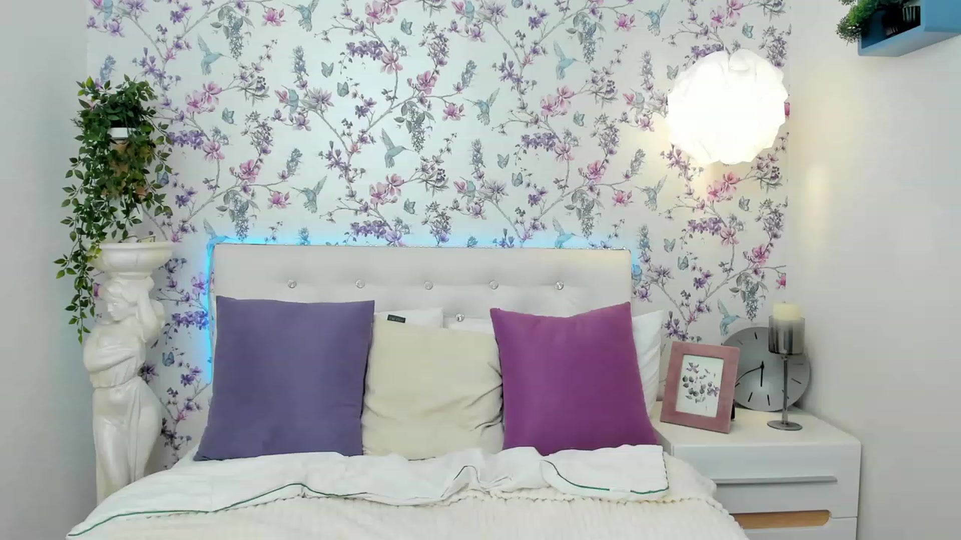 Gallery image thumbnail from MiyaFoxy's myfreecams stream on, 12/04/2023, 18:02 image 17 of 20