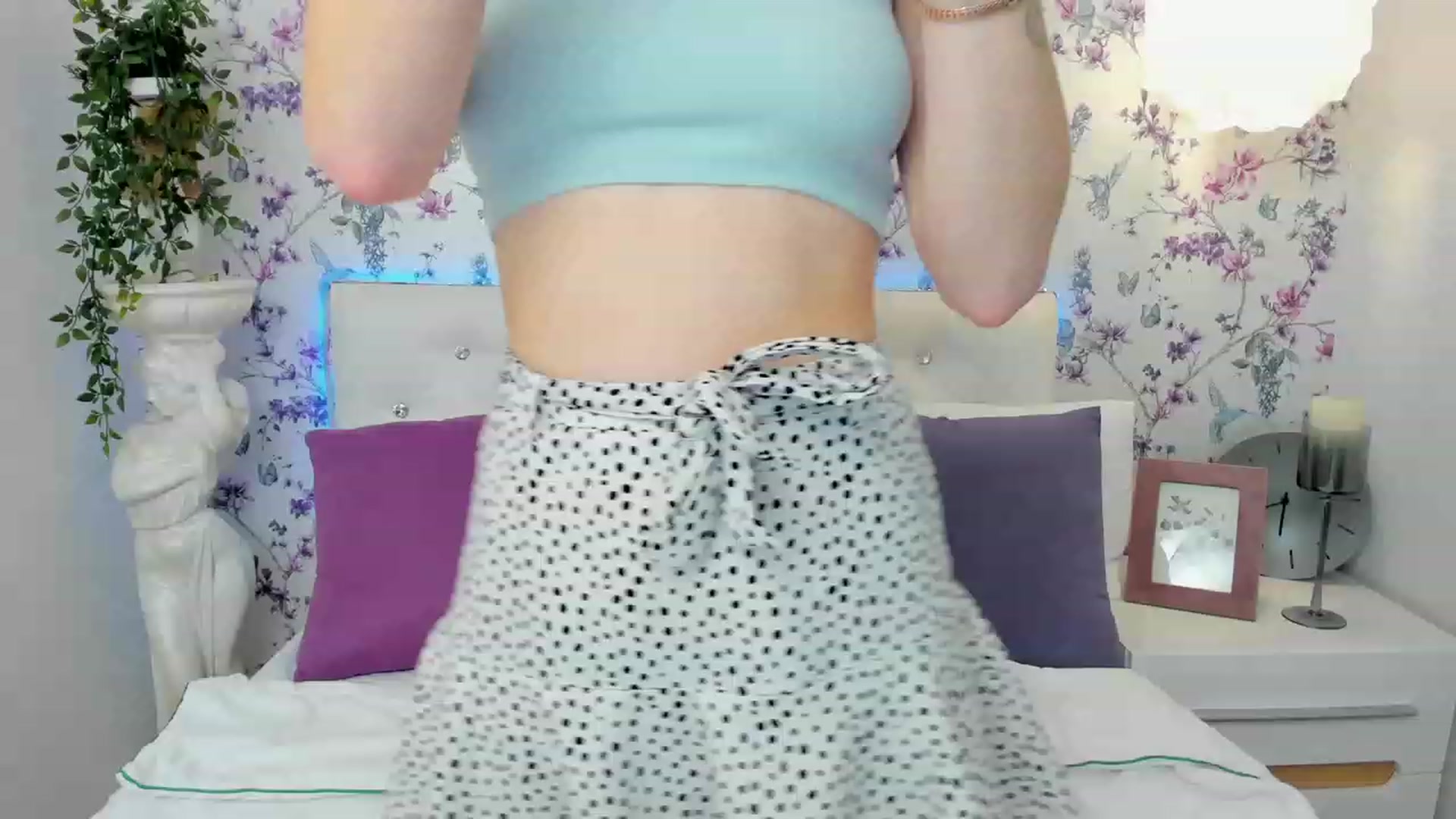 Gallery image thumbnail from MiyaFoxy's myfreecams stream on, 12/09/2023, 16:45 image 17 of 20