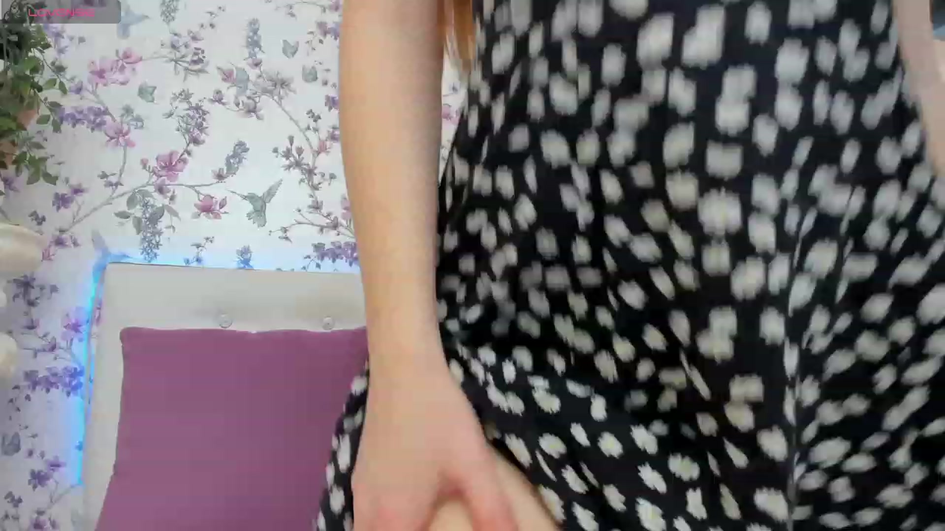 Gallery image thumbnail from MiyaFoxy's myfreecams stream on, 12/10/2023, 15:57 image 8 of 20