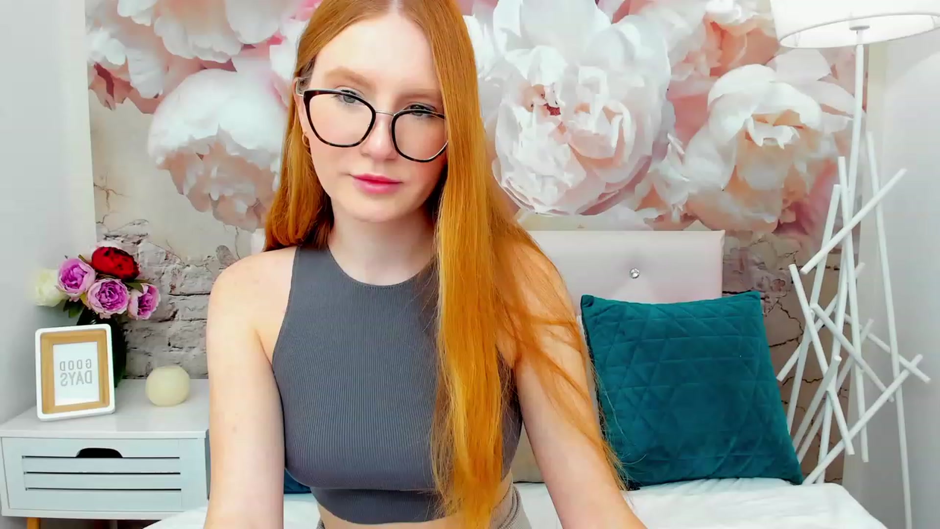 Gallery image thumbnail from MiyaFoxy's myfreecams stream on, 12/11/2023, 14:00 image 20 of 20