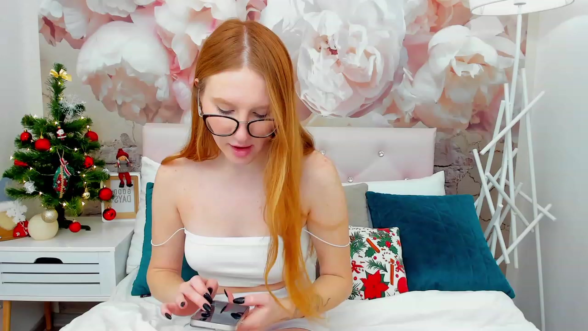 Gallery image thumbnail from MiyaFoxy's myfreecams stream on, 12/15/2023, 18:14 image 18 of 20