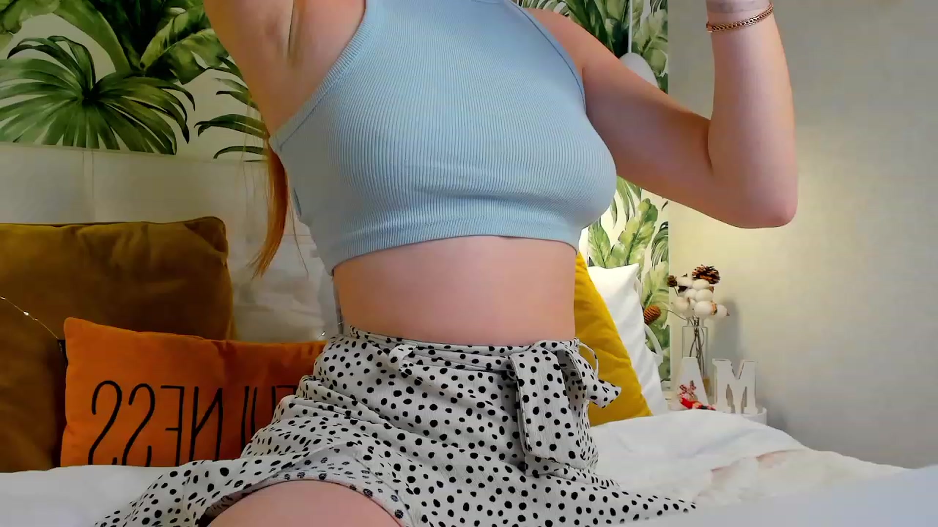 Gallery image thumbnail from MiyaFoxy's myfreecams stream on, 12/16/2023, 18:37 image 19 of 20