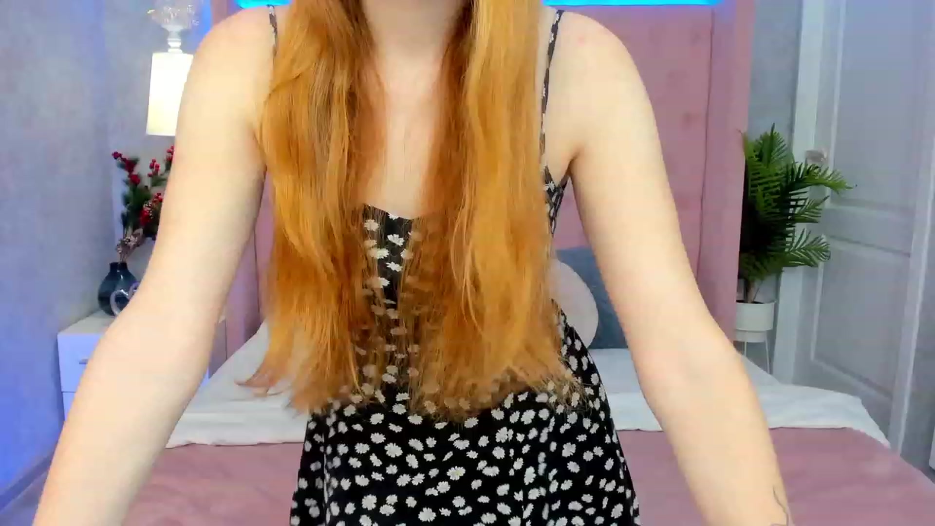 Gallery image thumbnail from MiyaFoxy's myfreecams stream on, 12/18/2023, 14:43 image 1 of 20