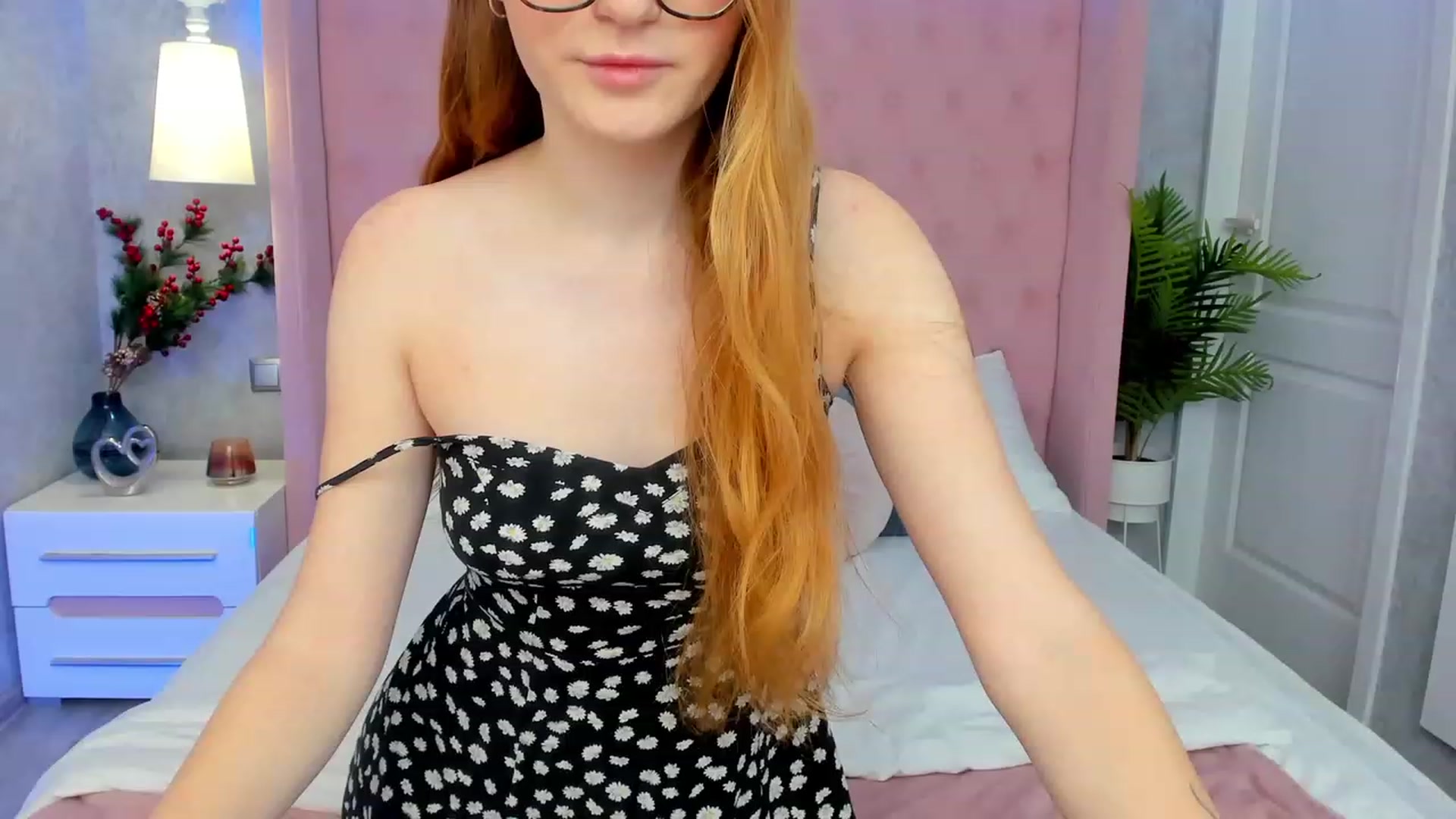 Gallery image thumbnail from MiyaFoxy's myfreecams stream on, 12/18/2023, 17:26 image 10 of 20