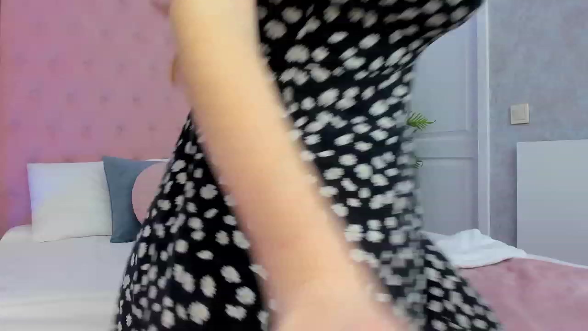 Gallery image thumbnail from MiyaFoxy's myfreecams stream on, 12/18/2023, 17:26 image 2 of 20
