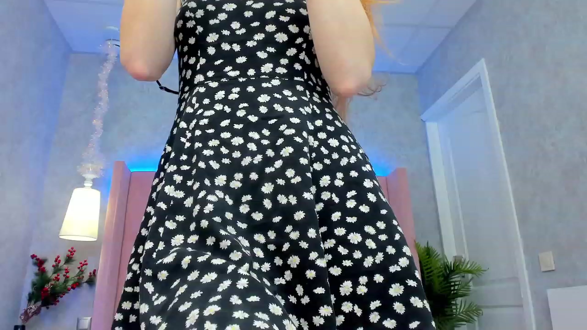 Gallery image thumbnail from MiyaFoxy's myfreecams stream on, 12/18/2023, 17:26 image 14 of 20
