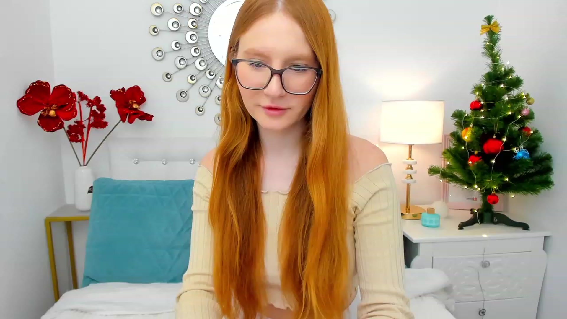 Gallery image thumbnail from MiyaFoxy's myfreecams stream on, 12/22/2023, 17:46 image 2 of 20
