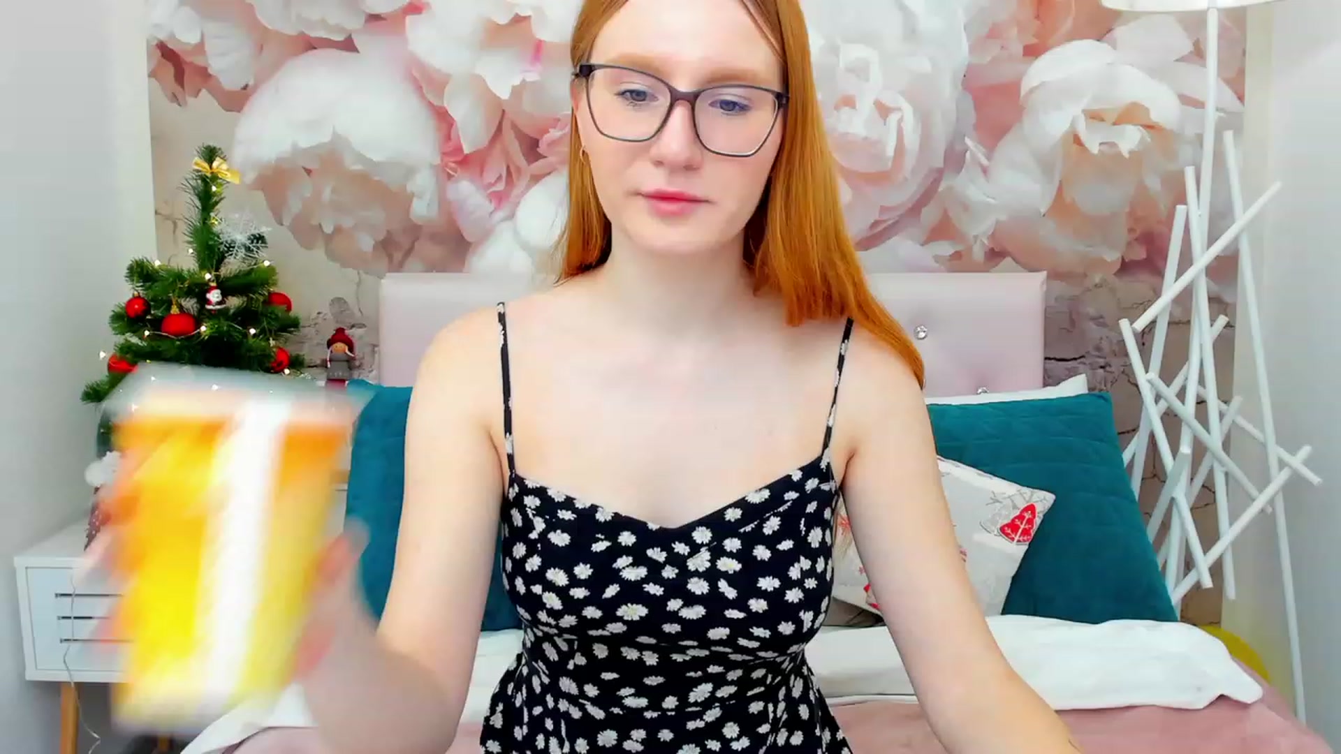 Gallery image thumbnail from MiyaFoxy's myfreecams stream on, 12/23/2023, 19:50 image 14 of 20