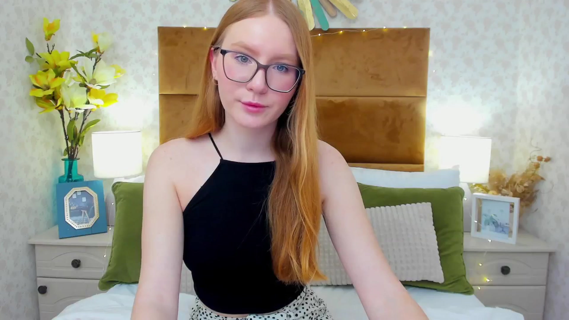 Gallery image thumbnail from MiyaFoxy's myfreecams stream on, 02/05/2024, 14:38 image 4 of 20