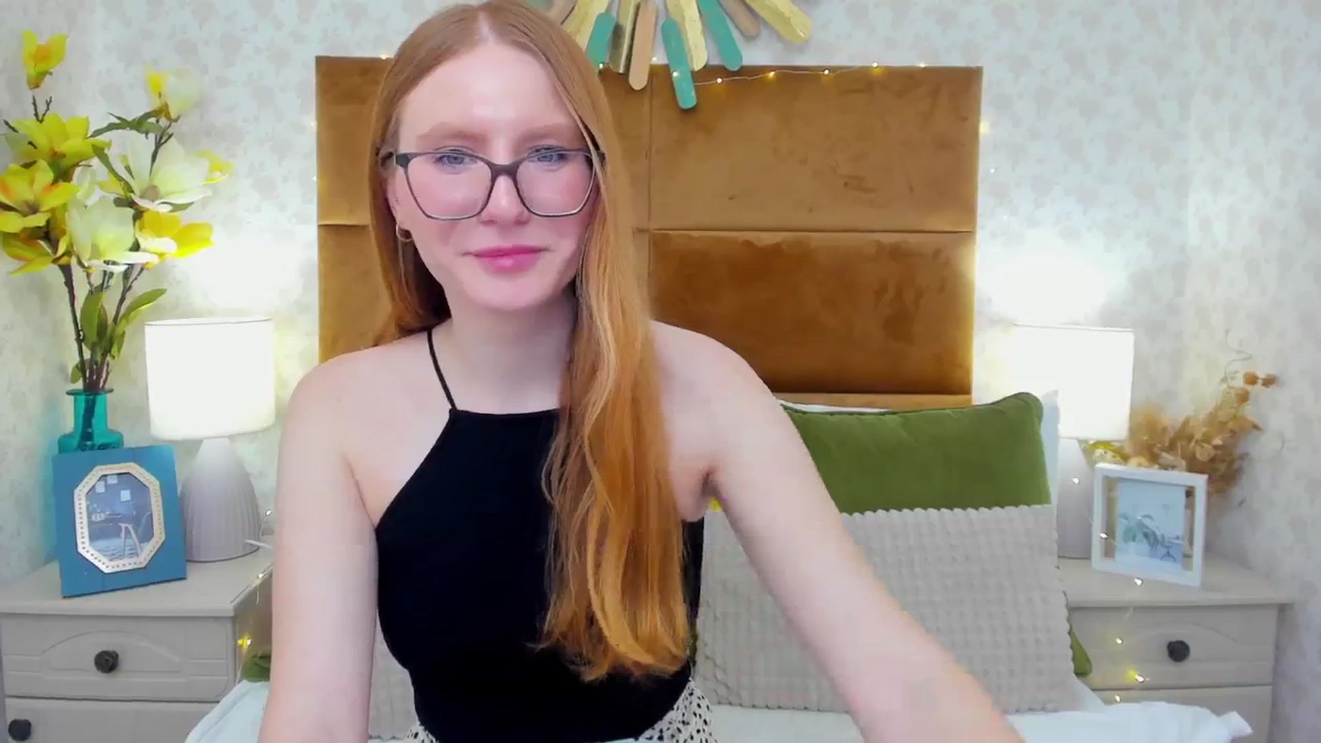 Gallery image thumbnail from MiyaFoxy's myfreecams stream on, 02/05/2024, 19:57 image 18 of 20