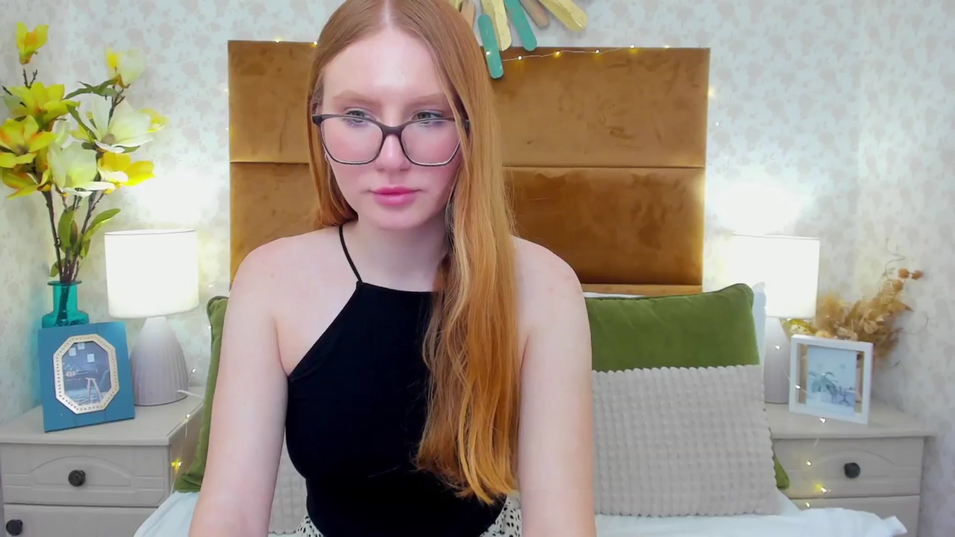 Gallery image thumbnail from MiyaFoxy's myfreecams stream on, 02/05/2024, 19:57 image 17 of 20