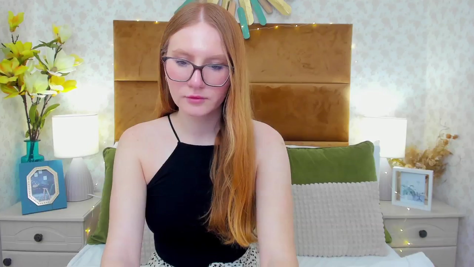 Gallery image thumbnail from MiyaFoxy's myfreecams stream on, 02/05/2024, 19:57 image 14 of 20