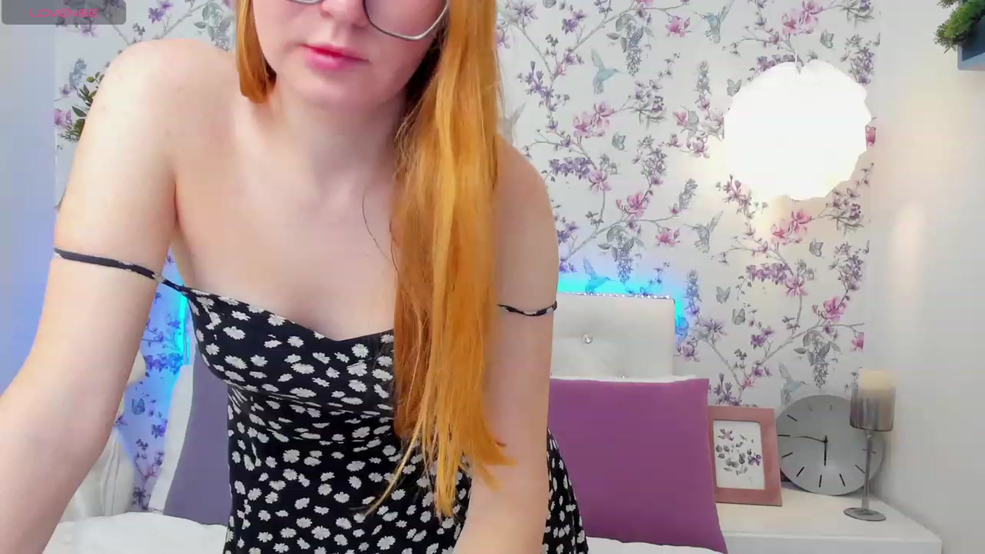 Gallery image thumbnail from MiyaFoxy's myfreecams stream on, 02/12/2024, 19:07 image 18 of 20