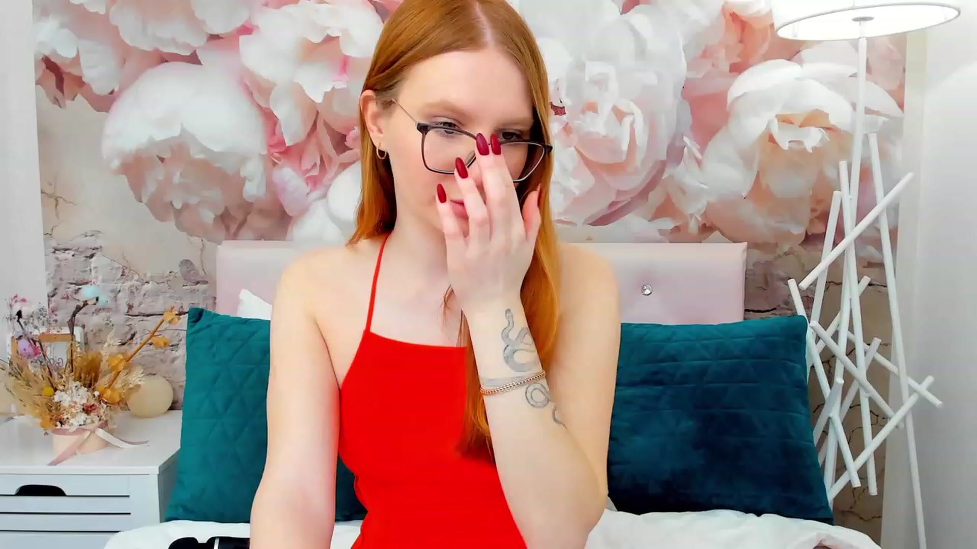 Gallery image thumbnail from MiyaFoxy's myfreecams stream on, 02/13/2024, 19:23 image 3 of 20