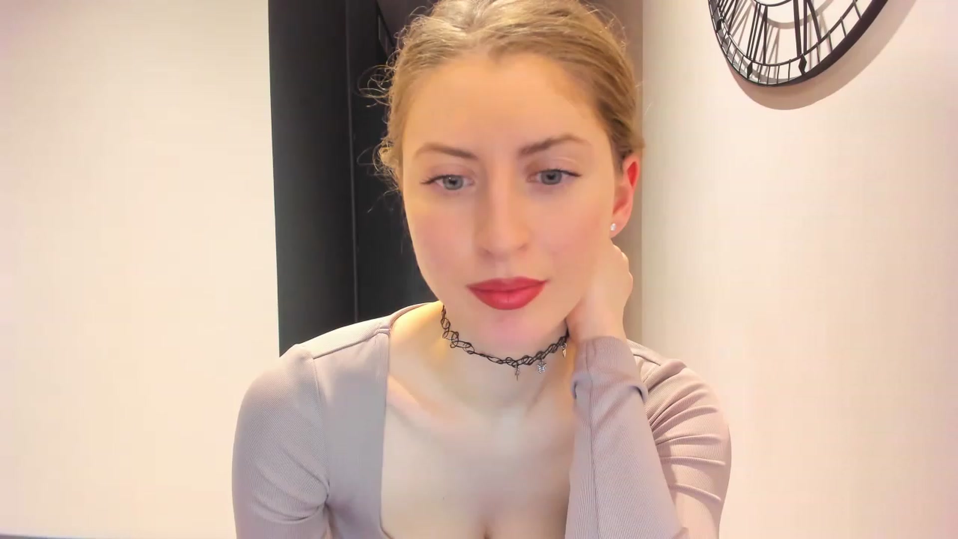 Gallery image thumbnail from Miya_look's myfreecams stream on, 12/25/2022, 13:27 image 3 of 20