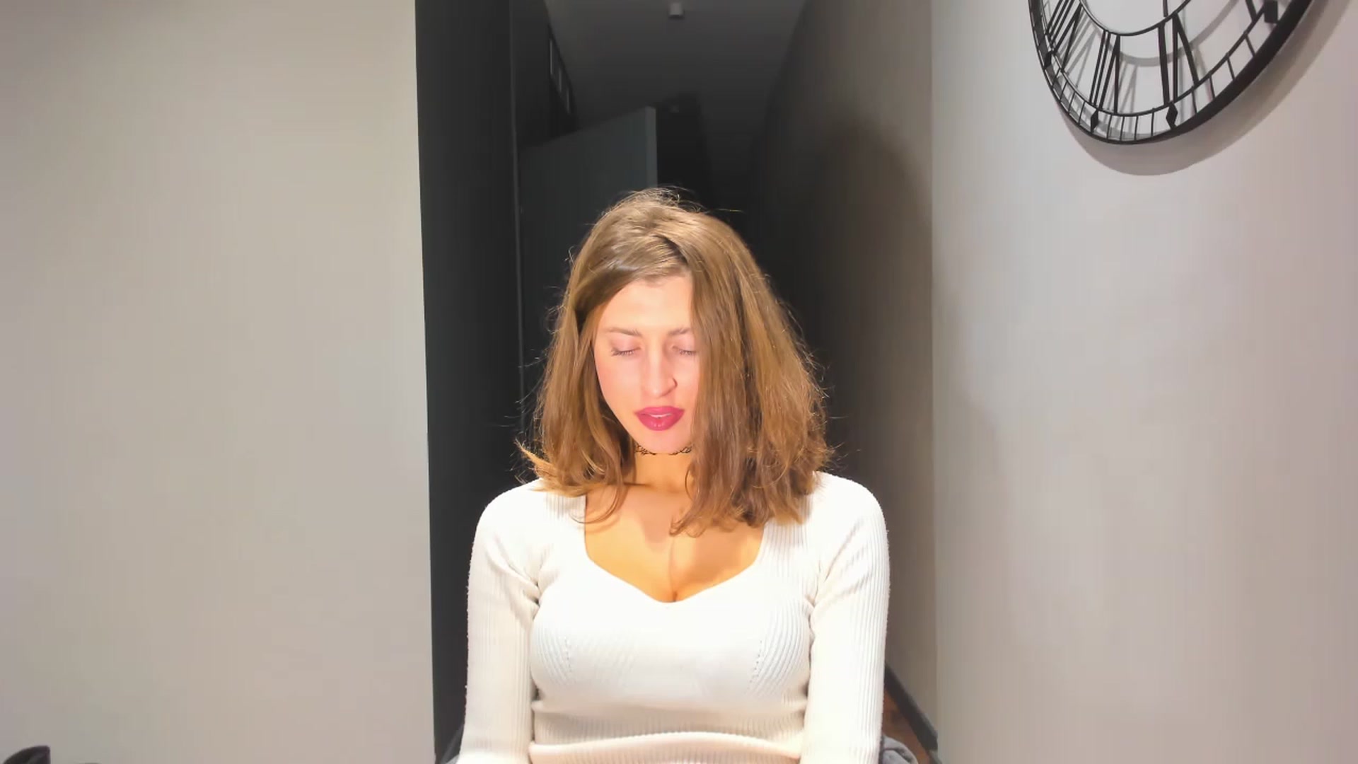 Gallery image thumbnail from Miya_look's myfreecams stream on, 12/27/2022, 14:33 image 7 of 20