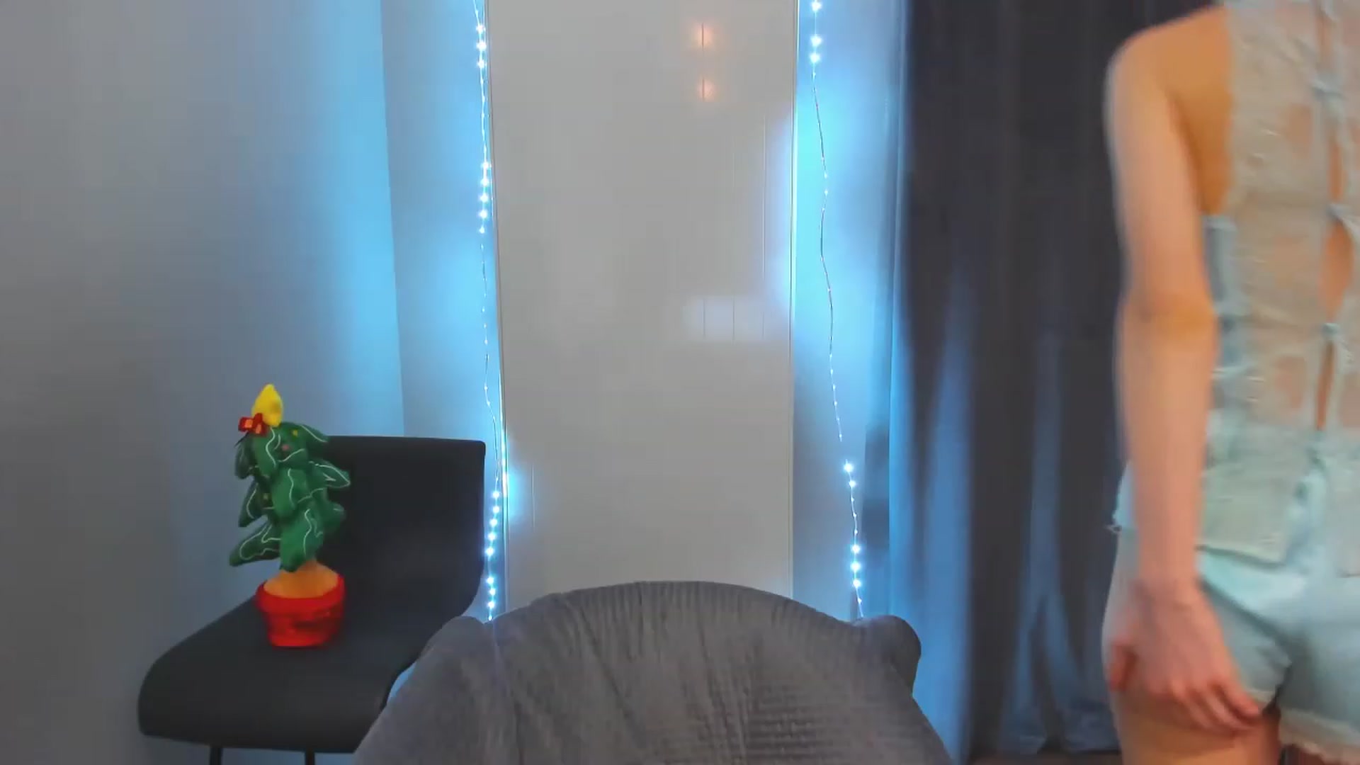 Gallery image thumbnail from Miya_look's myfreecams stream on, 01/01/2023, 22:32 image 17 of 20