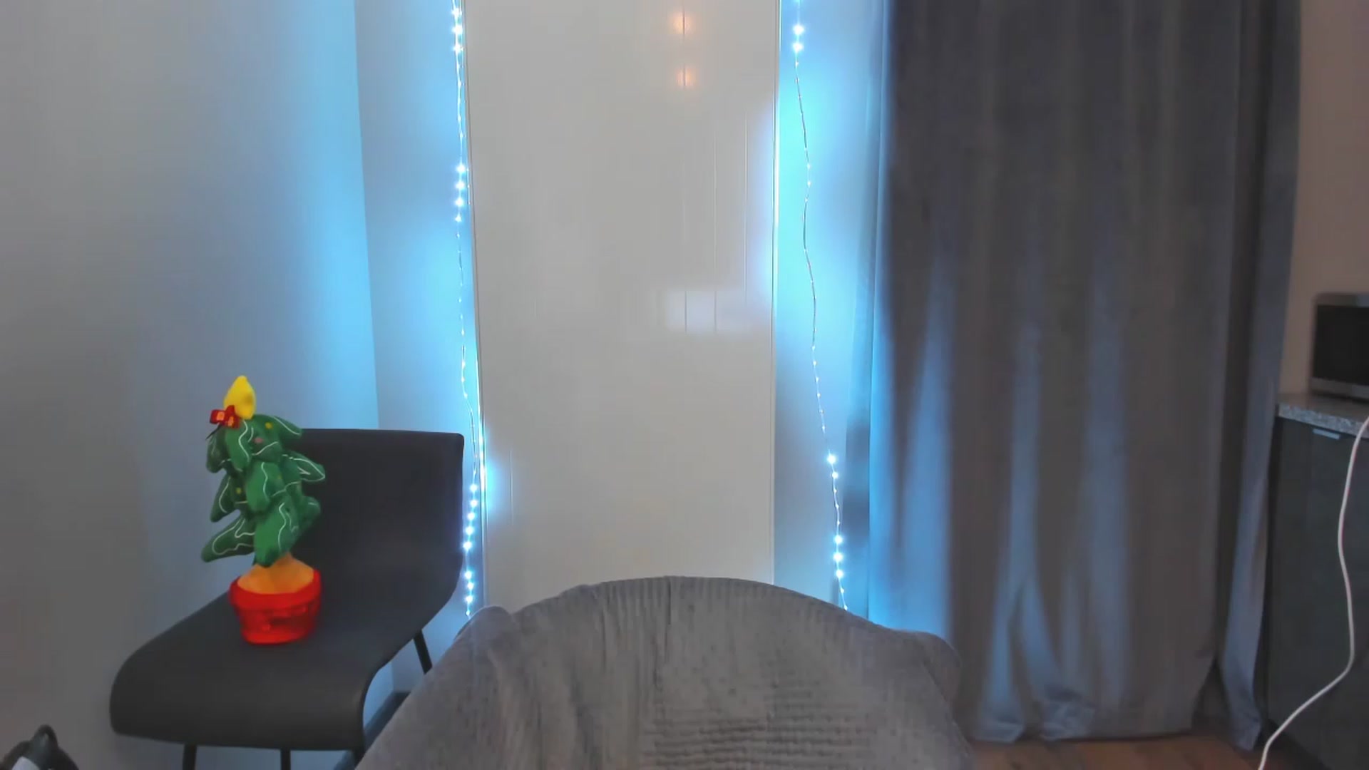 Gallery image thumbnail from Miya_look's myfreecams stream on, 01/01/2023, 22:32 image 13 of 20