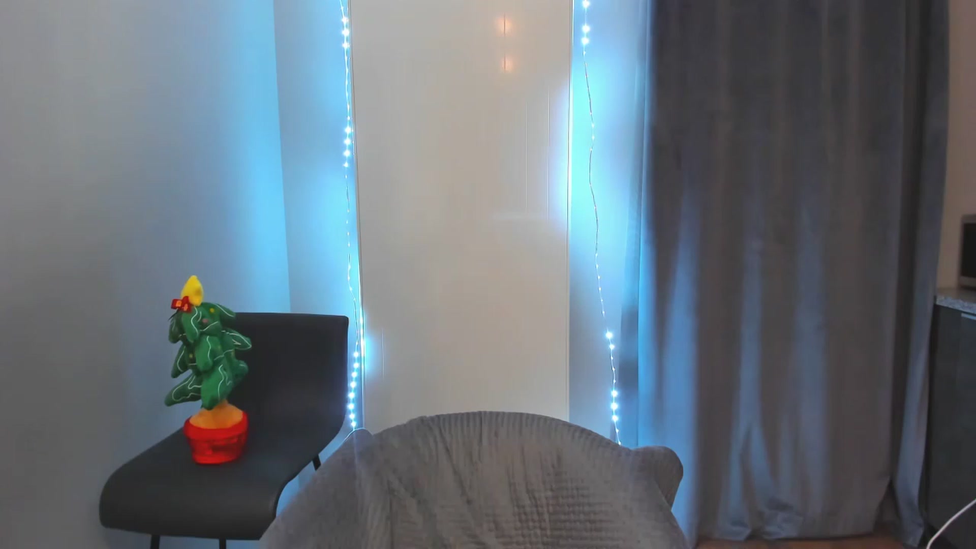 Gallery image thumbnail from Miya_look's myfreecams stream on, 01/01/2023, 22:32 image 16 of 20