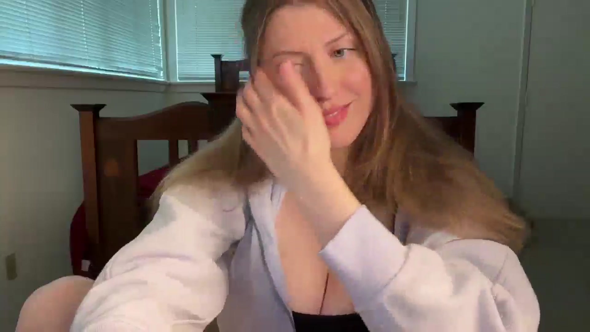 Gallery image thumbnail from Miya_look's myfreecams stream on, 04/12/2026, 22:26 image 18 of 20