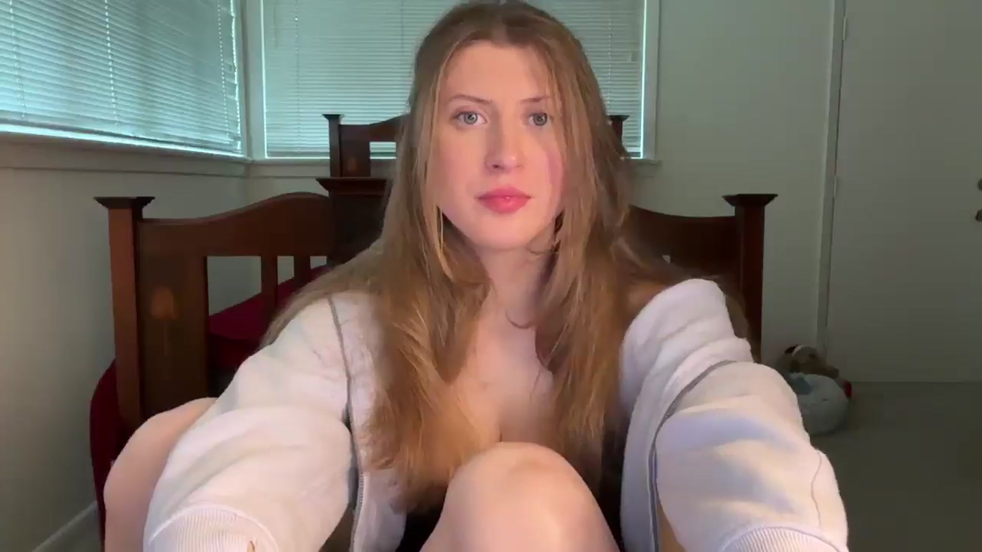 Gallery image thumbnail from Miya_look's myfreecams stream on, 04/12/2026, 22:26 image 11 of 20