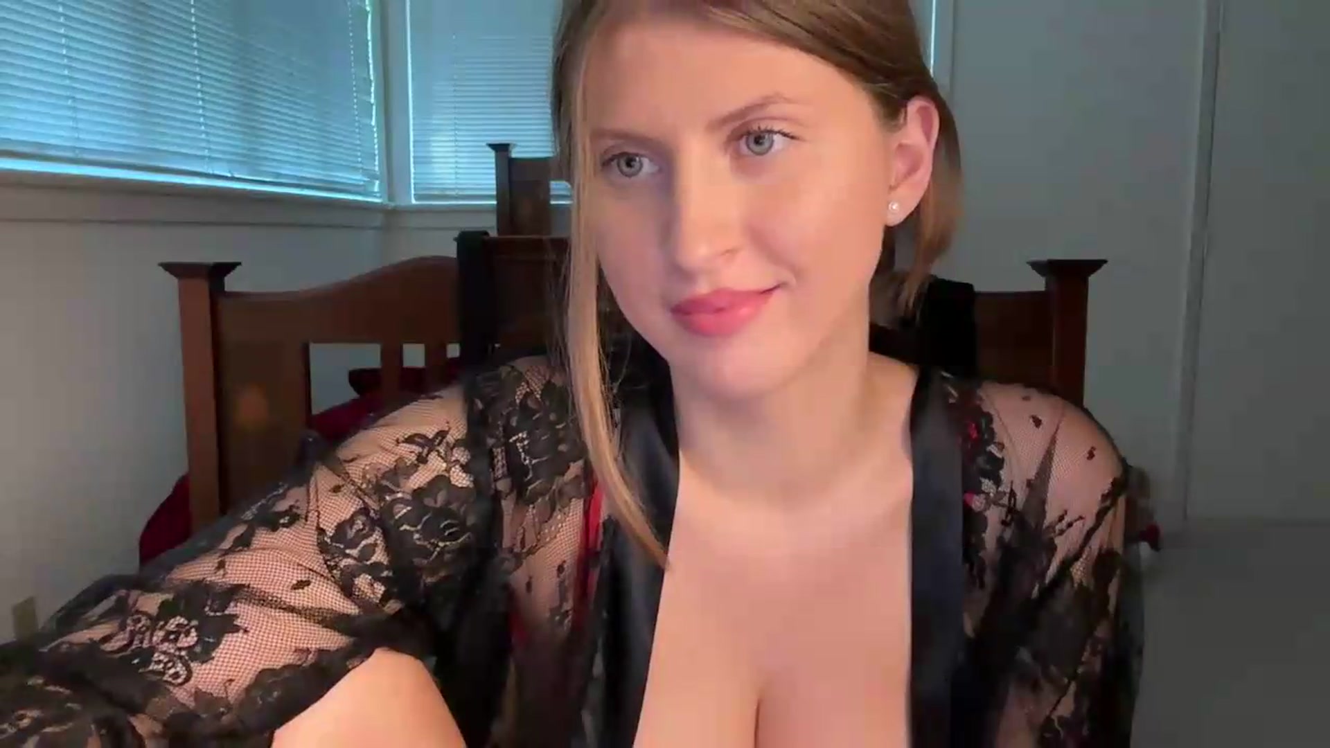 Gallery image thumbnail from Miya_look's myfreecams stream on, 05/15/2026, 24:21 image 17 of 20