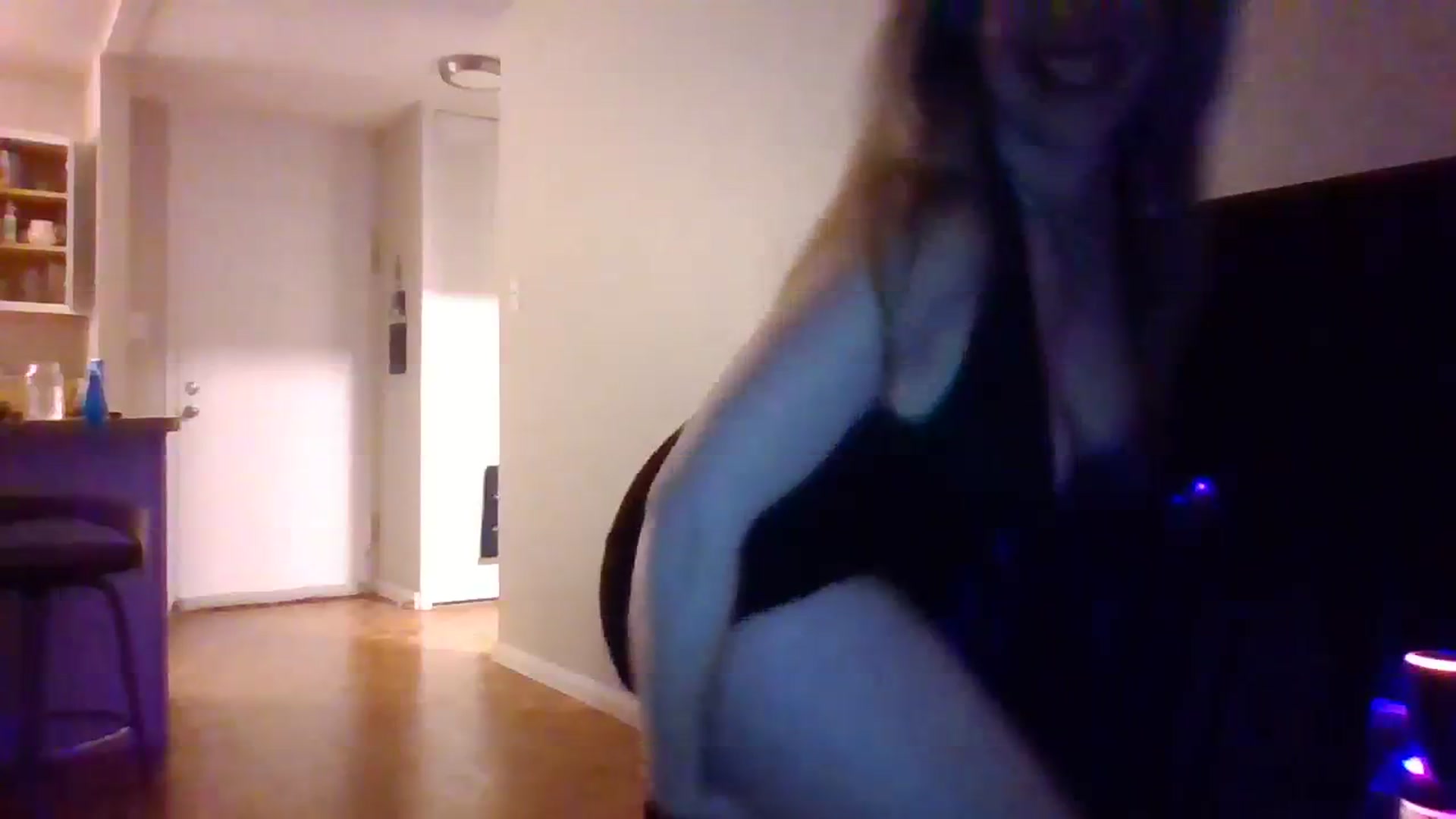 Gallery image thumbnail from MizCreant's myfreecams stream on, 03/04/2024, 24:00 image 3 of 20