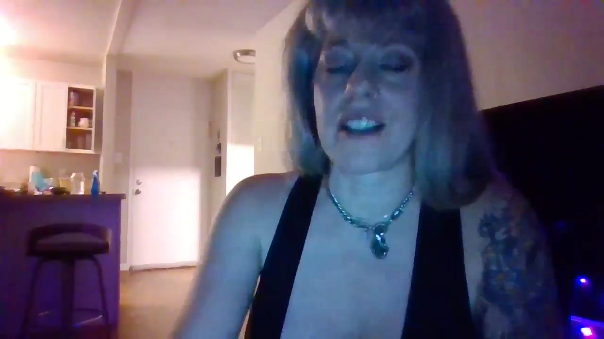 Gallery image thumbnail from MizCreant's myfreecams stream on, 03/04/2024, 24:00 image 17 of 20