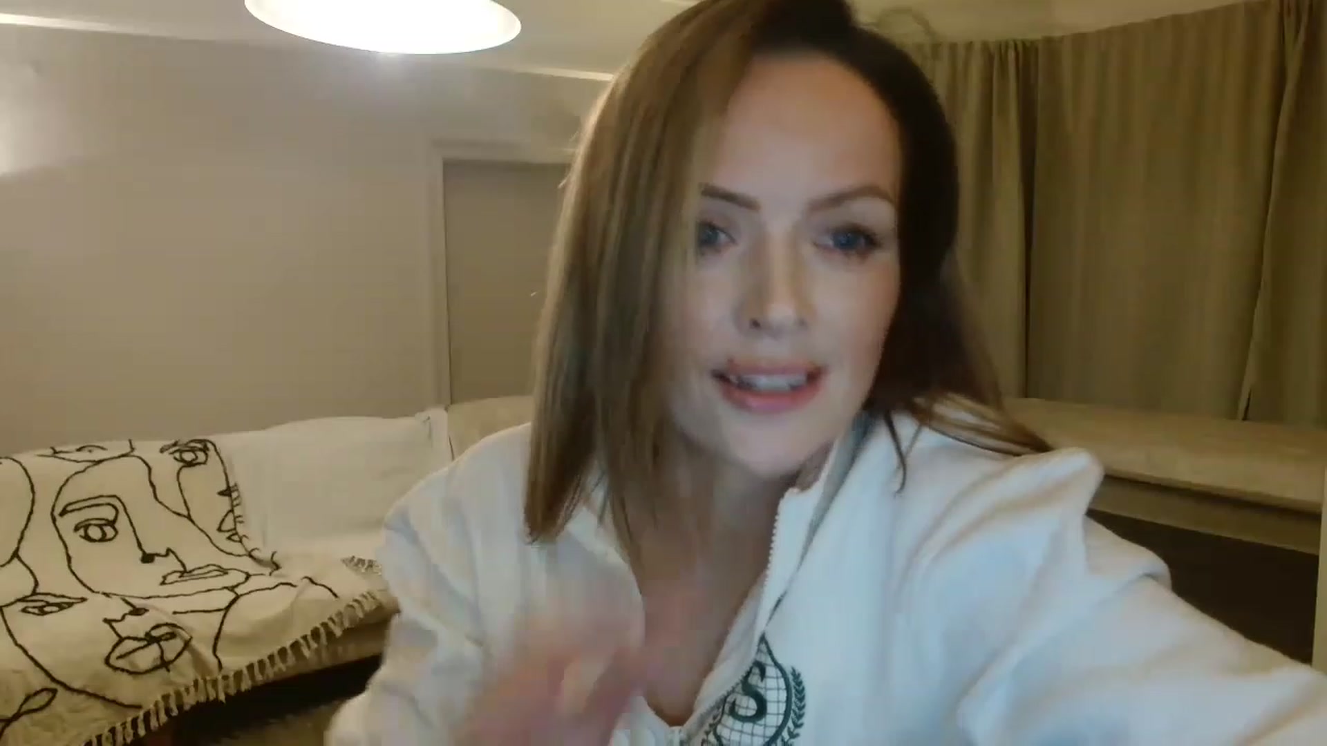 Gallery image thumbnail from Miz_Honey's myfreecams stream on, 01/08/2023, 17:43 image 2 of 20