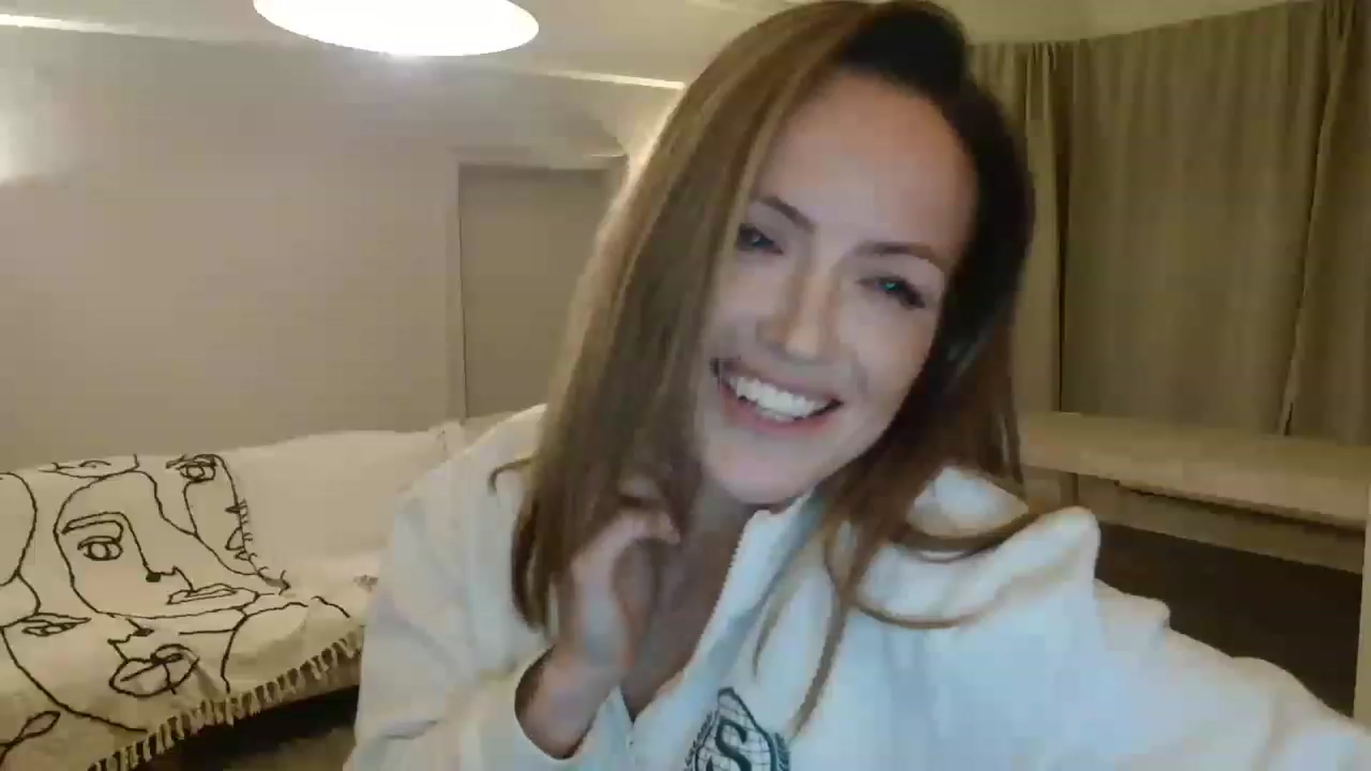 Gallery image thumbnail from Miz_Honey's myfreecams stream on, 01/08/2023, 17:43 image 18 of 20