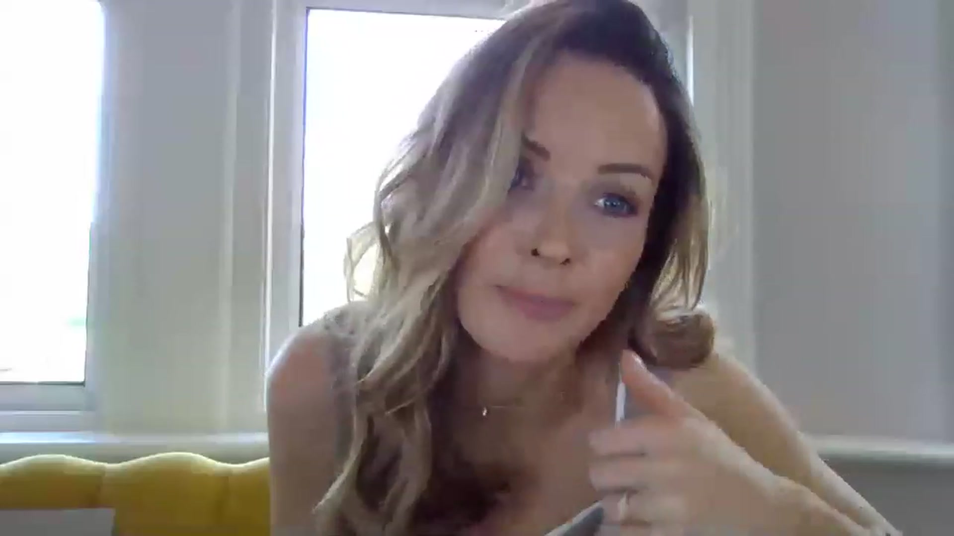 Gallery image thumbnail from Miz_Honey's myfreecams stream on, 06/03/2023, 13:08 image 15 of 20